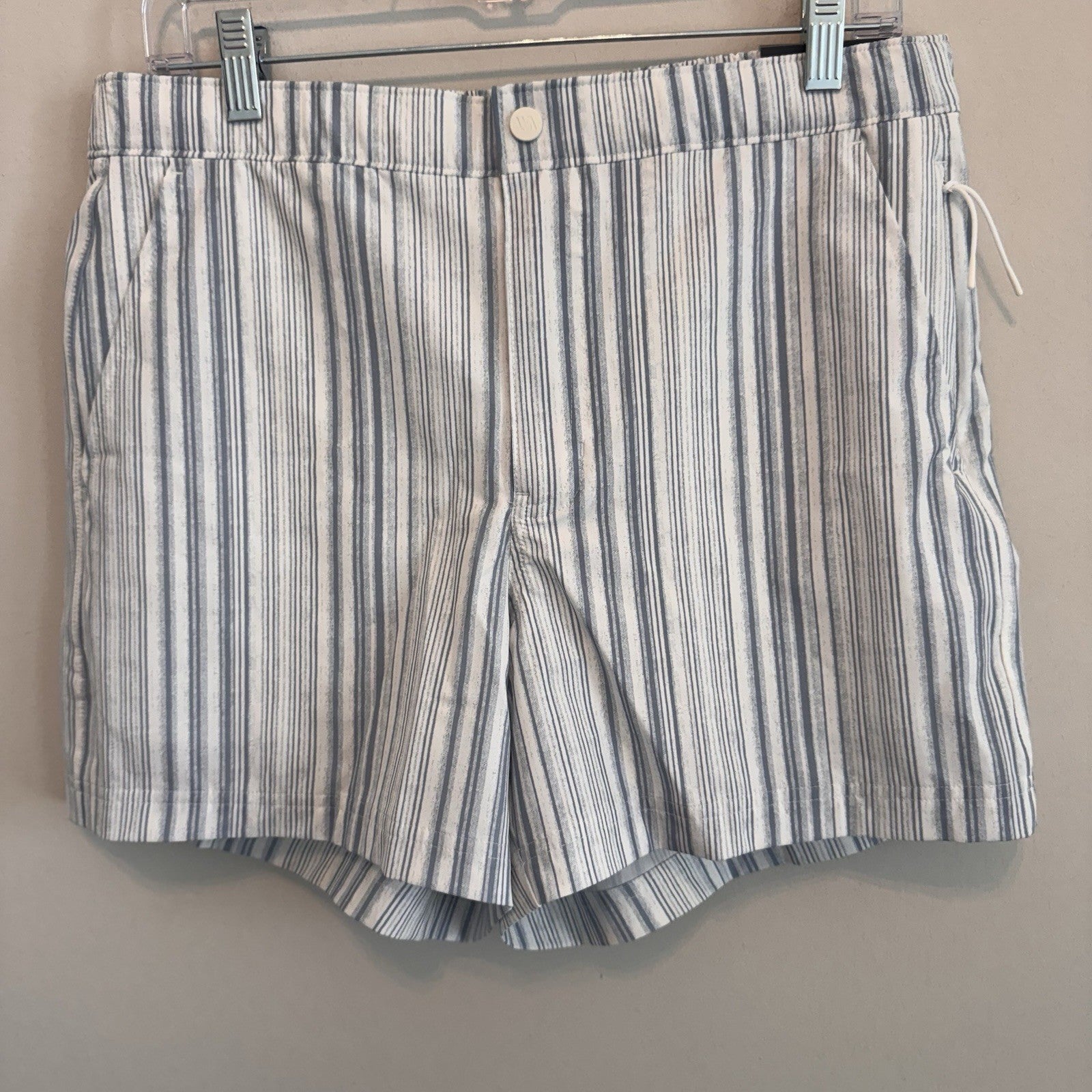VRST Men’s 5” Resort Short Muted Denim Calm Stripe Medium NWT Quick Dry UPF 50+