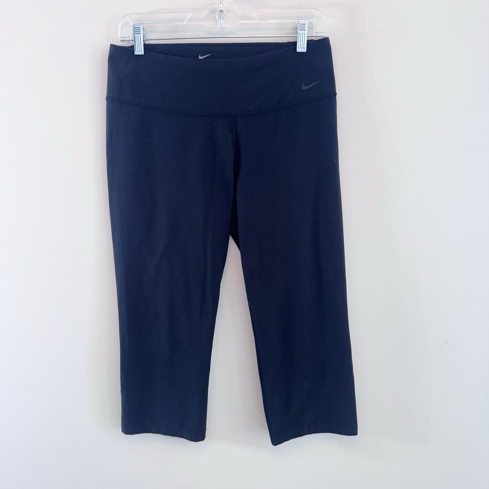 Nike Dri-FIT Women's Black Capri Leggings Size M Stretch Athletic Pants