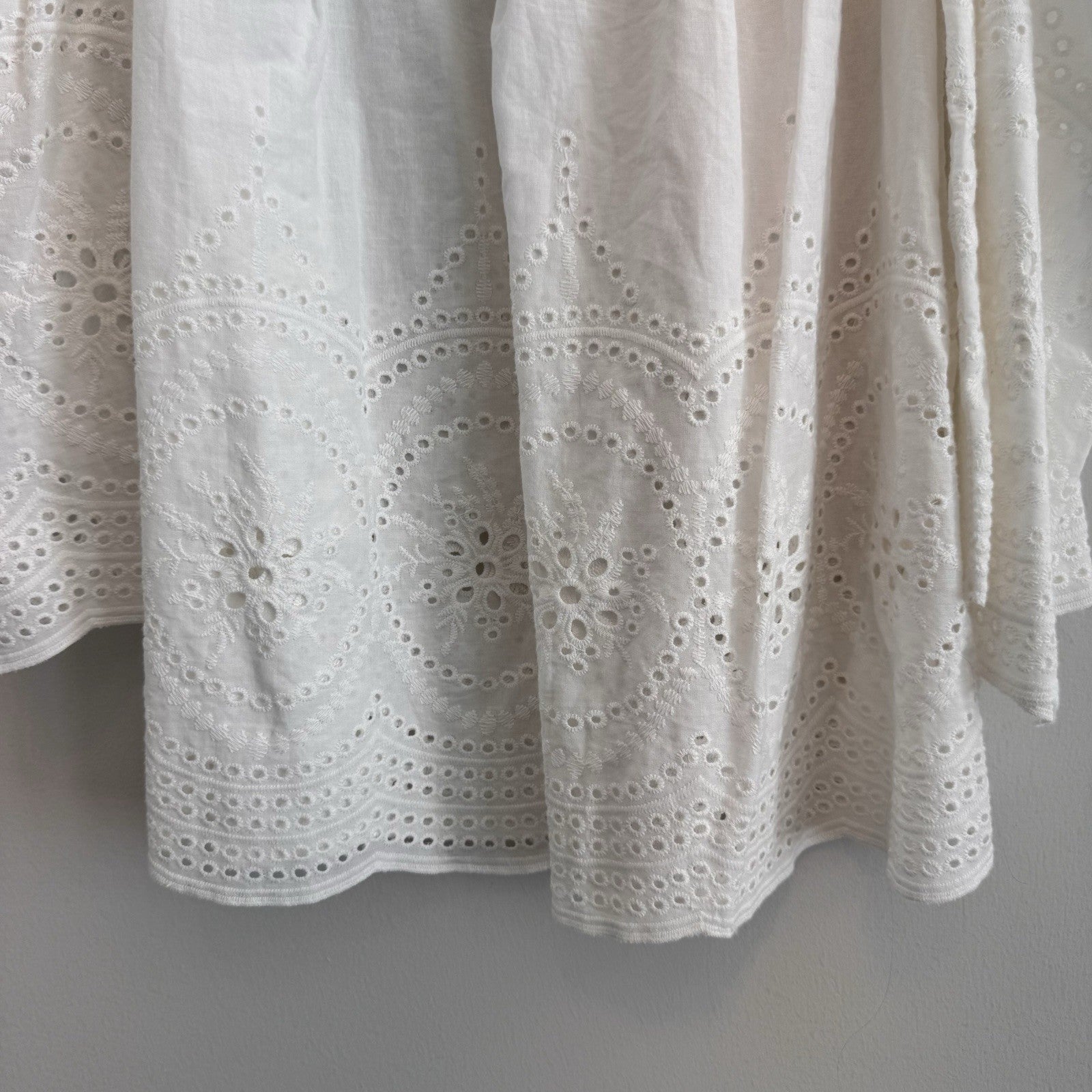 NWT Entro Boutique White Eyelet Lace Cold Shoulder Boho Bell Sleeve Top S Womens