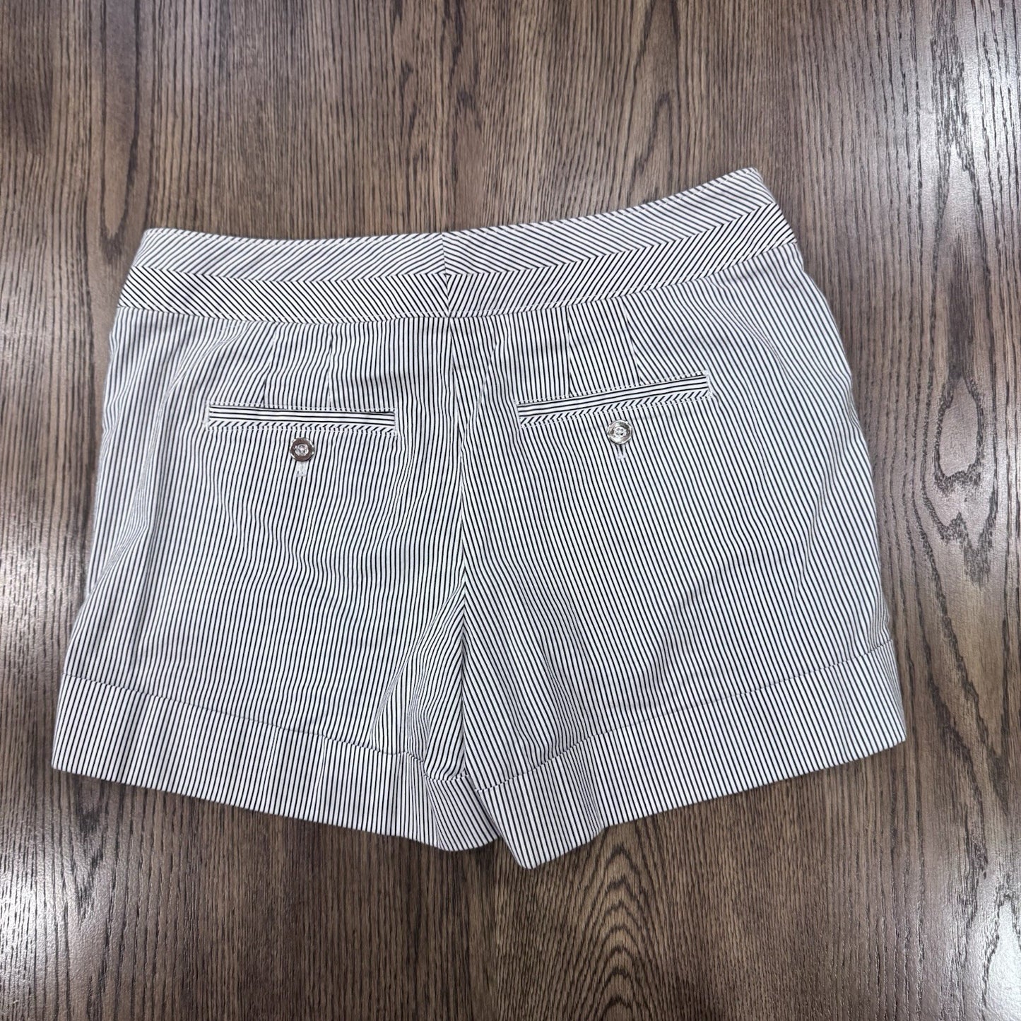 White House Black Market Women’s Pinstripe Shorts Size 6 Blue White Stretch
