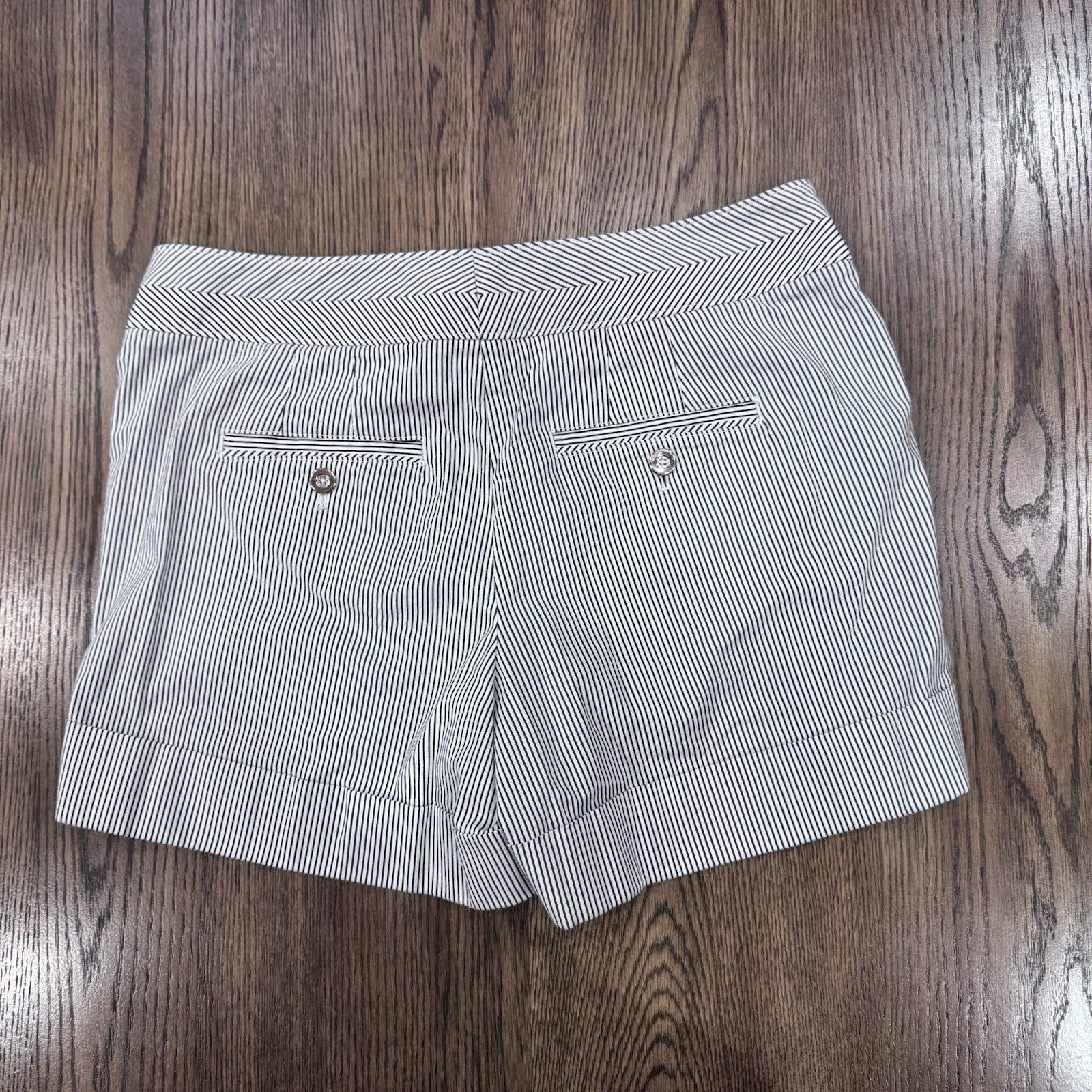 White House Black Market Women’s Pinstripe Shorts Size 6 Blue White Stretch