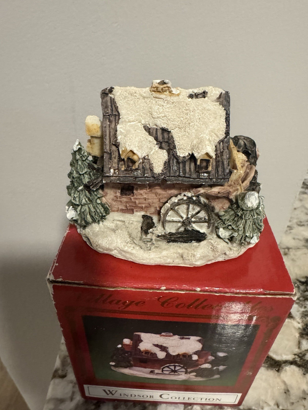 World Bazaars Inc Windsor Collection Resin Miniature Christmas House