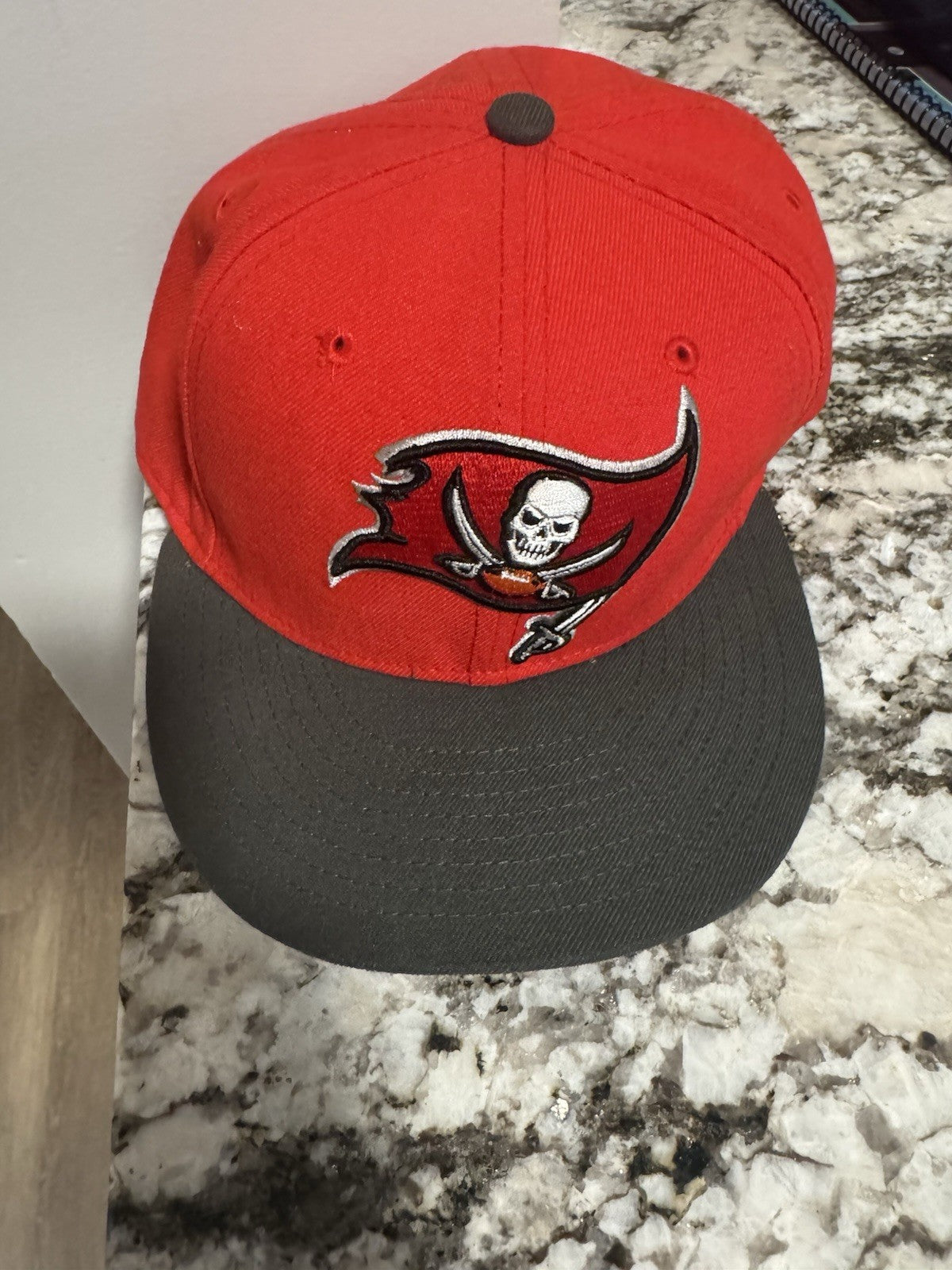 Tampa Bay Buccaneers Hat Fitted Mens Black Red Logo New Era Football NFL Sz 7.5