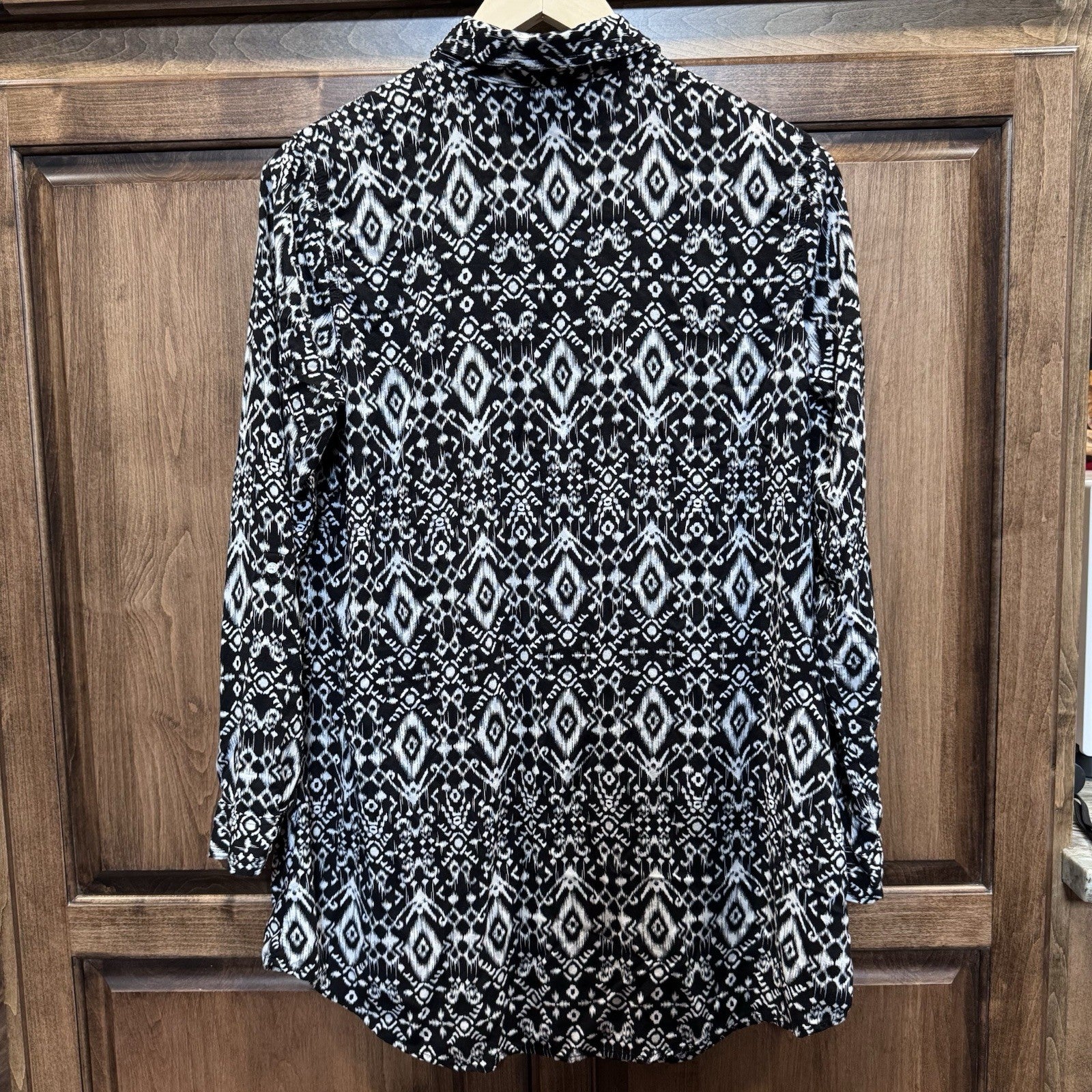Bit & Bridle Black White Aztec Print Blouse Women’s Medium Long Sleeve 