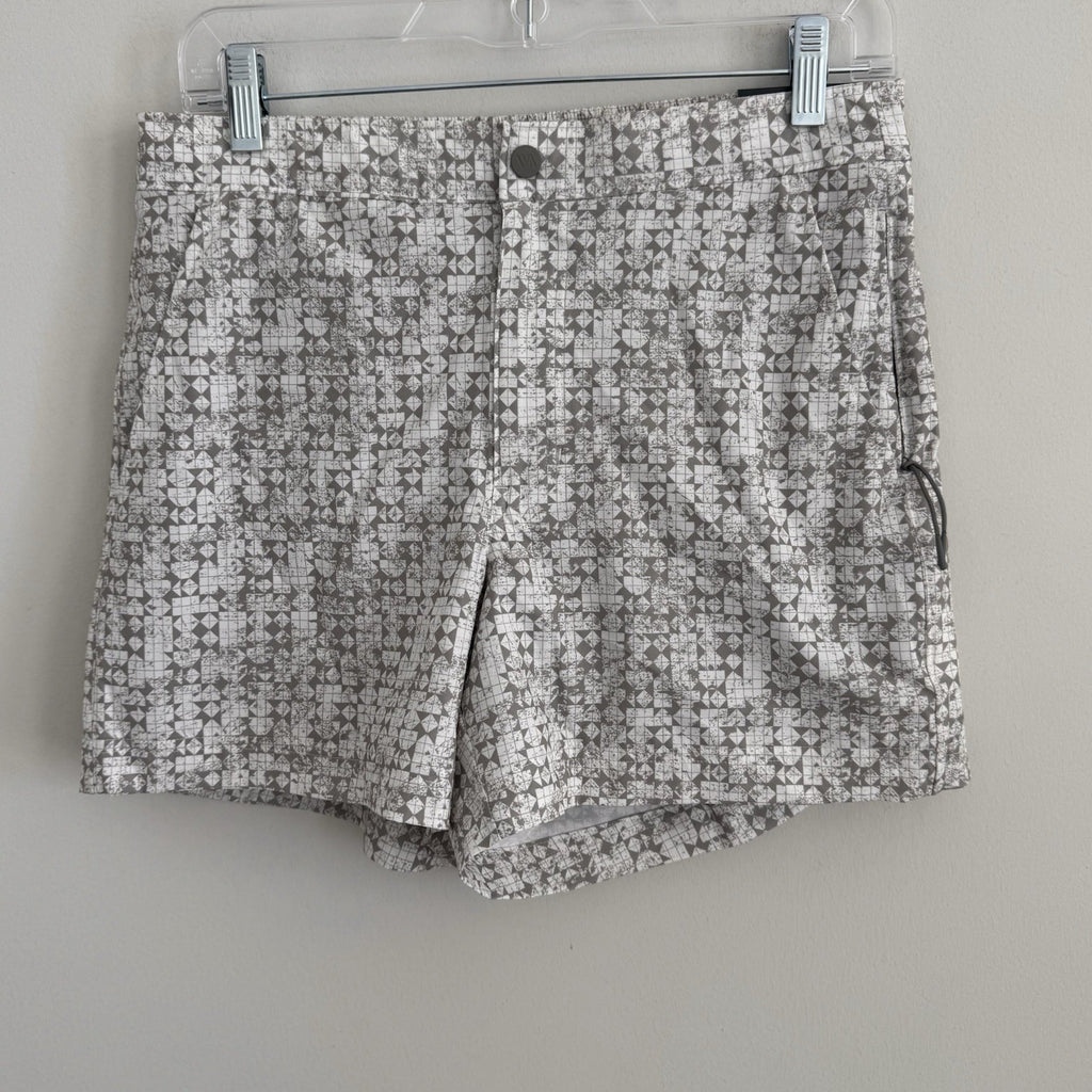 VRST Men's 5'' Resort Short, Slim Fit, White/Silver Stamped Geo Print, Small