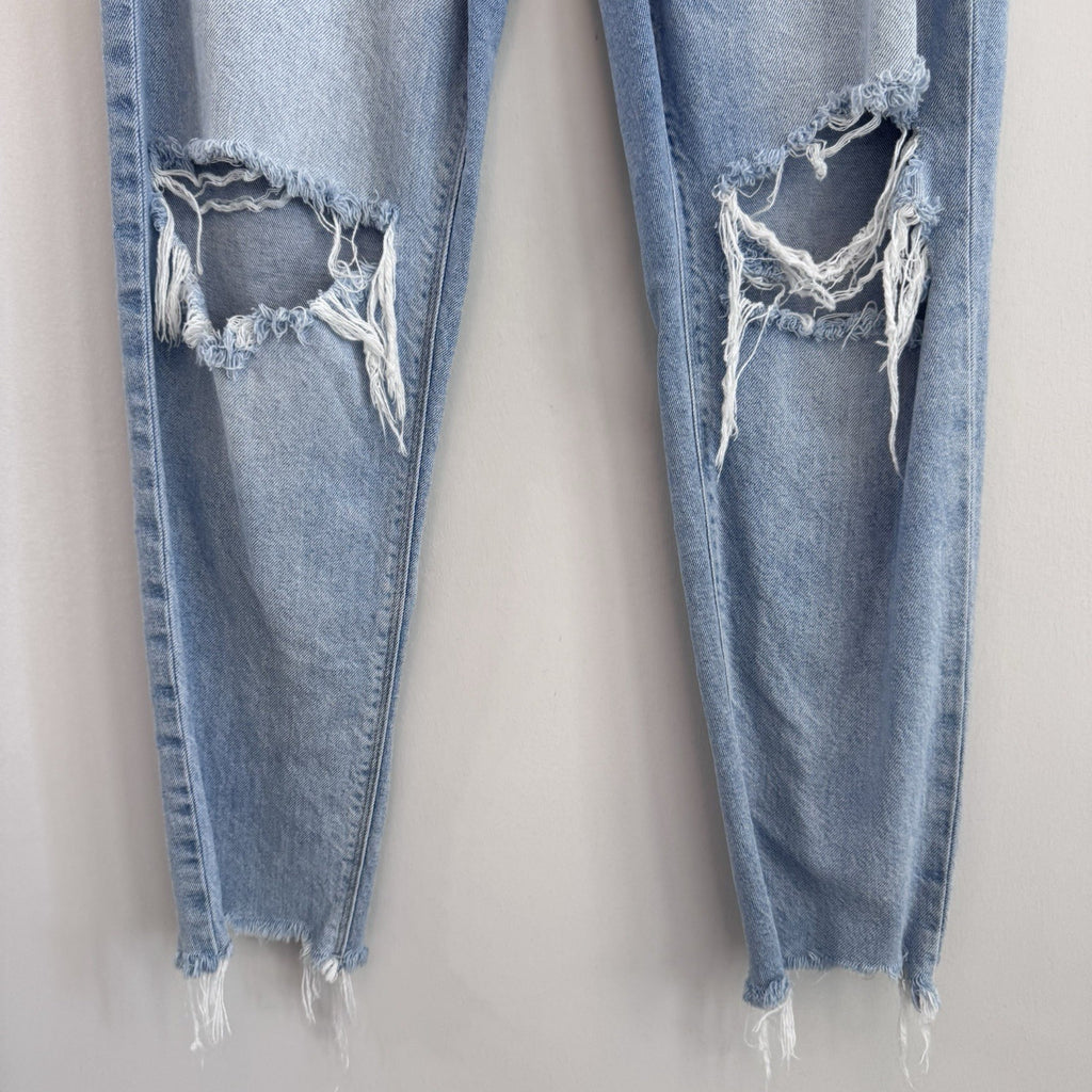 American Eagle Curvy Mom Jean Women’s 4 Distressed Raw Hem Light Wash