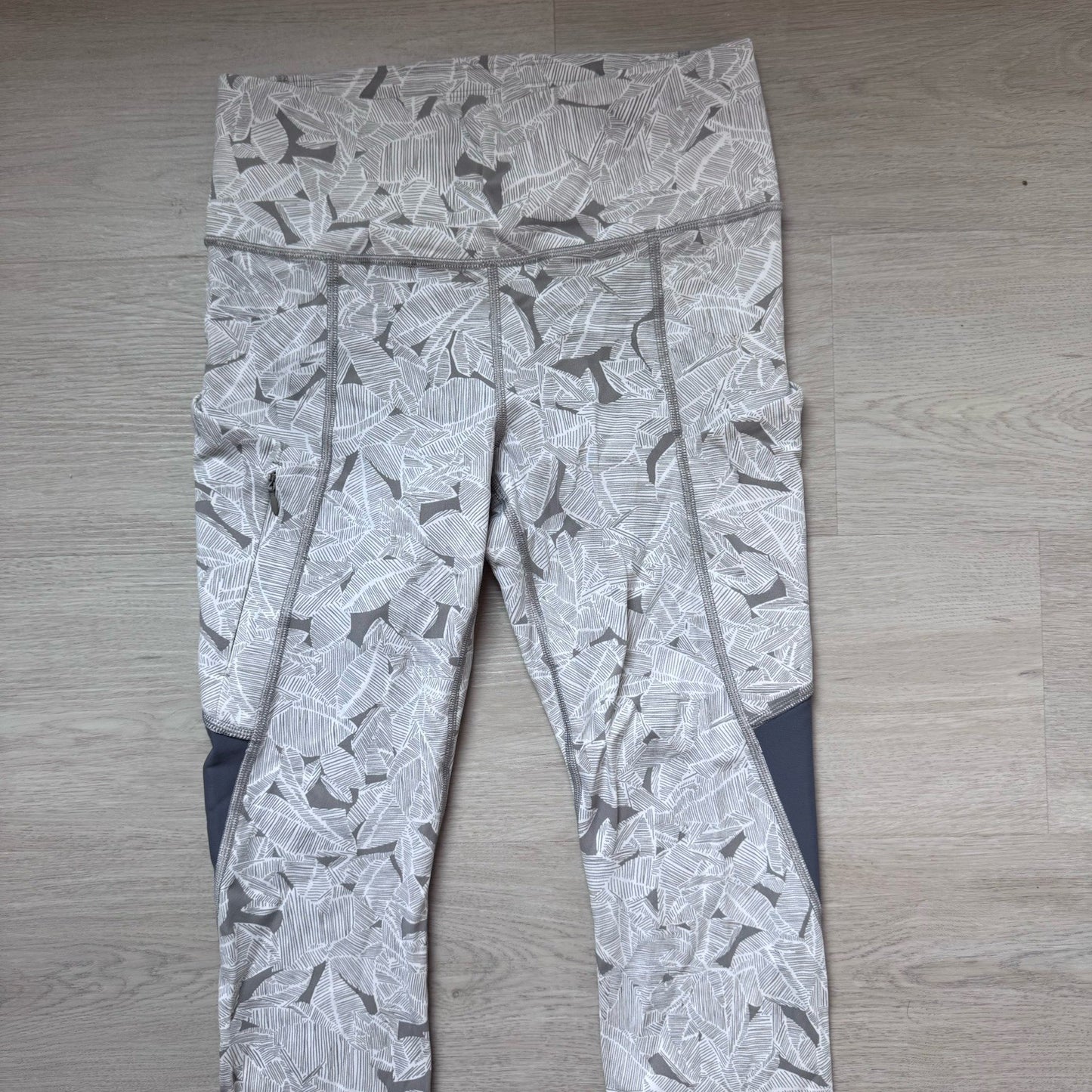 Athleta Gray White Leaf Print Leggings High Rise Womens Small Mesh Panel