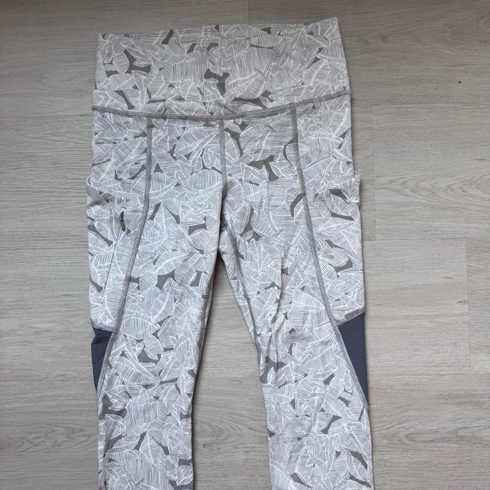 Athleta Gray White Leaf Print Leggings High Rise Womens Small Mesh Panel