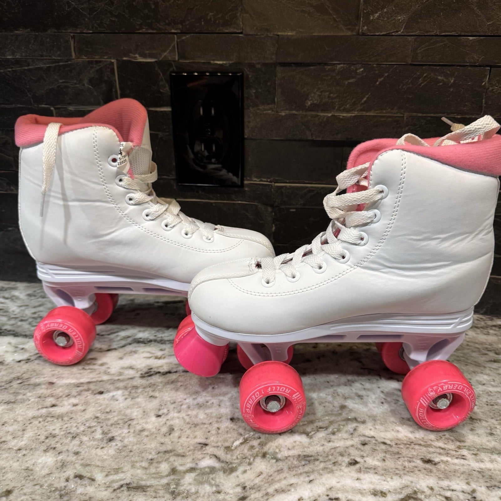 Roller Derby Roller Skates Girls Size 4 White/Pink/Silver Design Roller Star 350