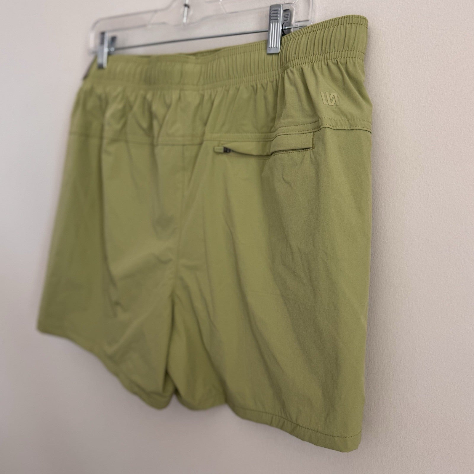 VRST Men's XL 5" Everyday Short Green Seedling NWT Relaxed Fit Athletic