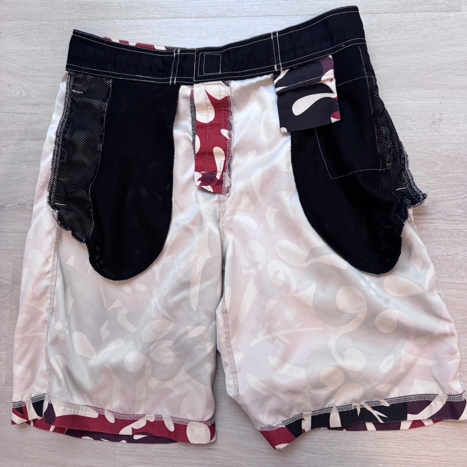 American Eagle Outfitters Board Shorts Men’s Size 32 Red Floral Swim Trunks 