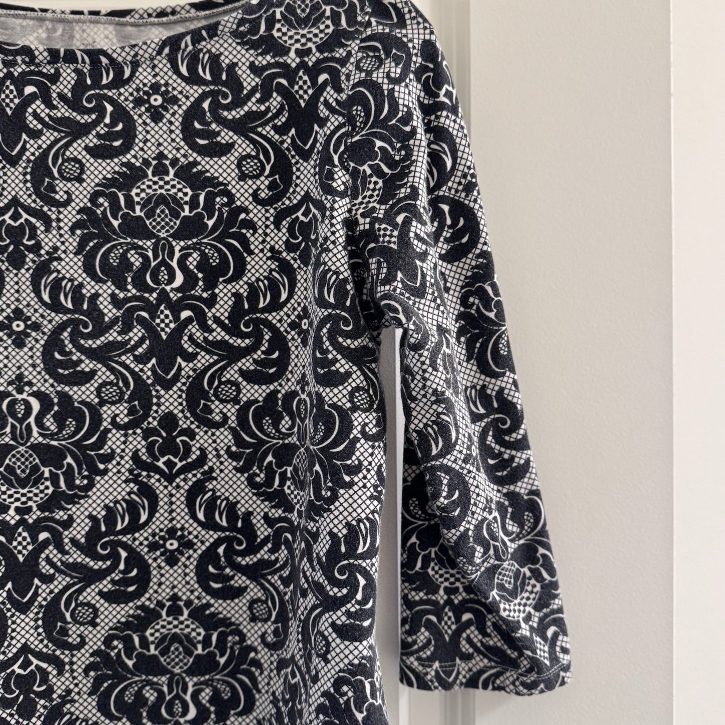 Talbots Petites Top Medium Navy White Damask Print 3/4 Sleeve Stretch Cotton Tee