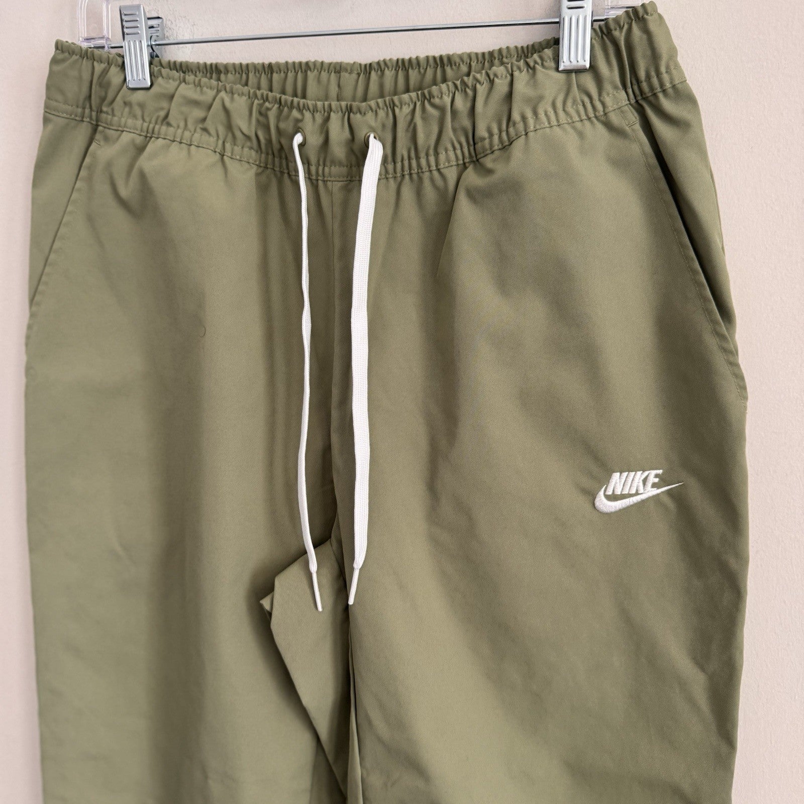 Nike Sportswear Men's Woven Chino Pants Olive Green DX0623-386 Size Medium