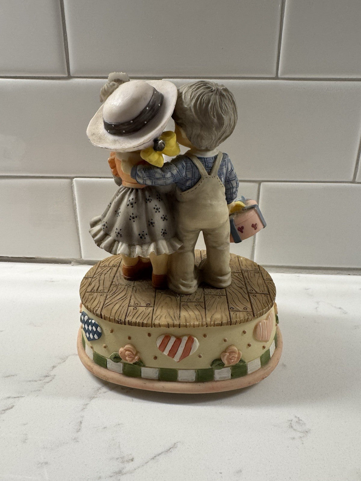 Vintage music box Ceramic Boy And Girl Presents Works