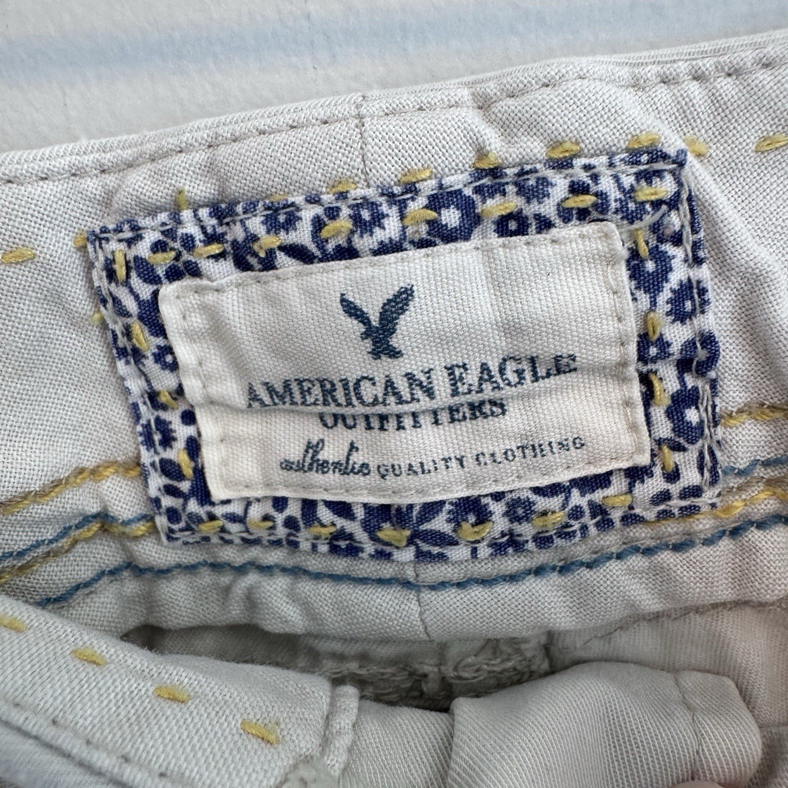 American Eagle Women’s Capri Pants Size 6 Beige Khaki Stretch Chino Crop
