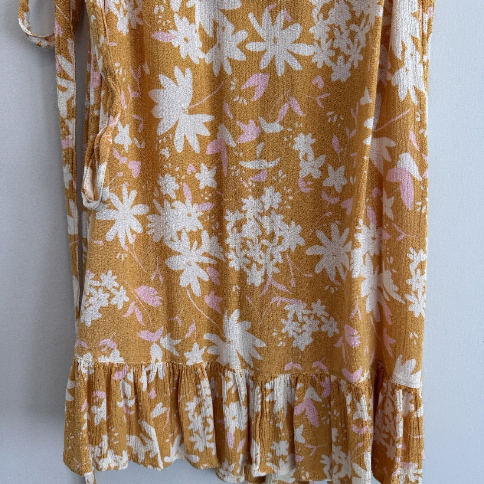 BILLABONG Wrap & Roll Mini Dress Sz S Yellow Floral VNeck Flutter Sleeve Women’s