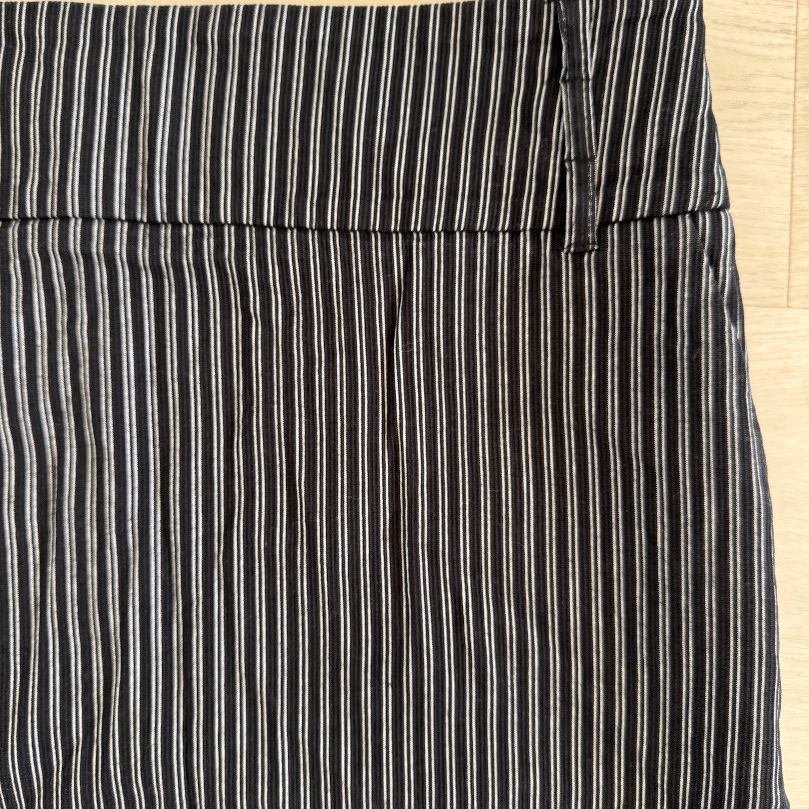 Apostrophe Stretch Pinstripe Pencil Skirt Size 10 Black White Women’s