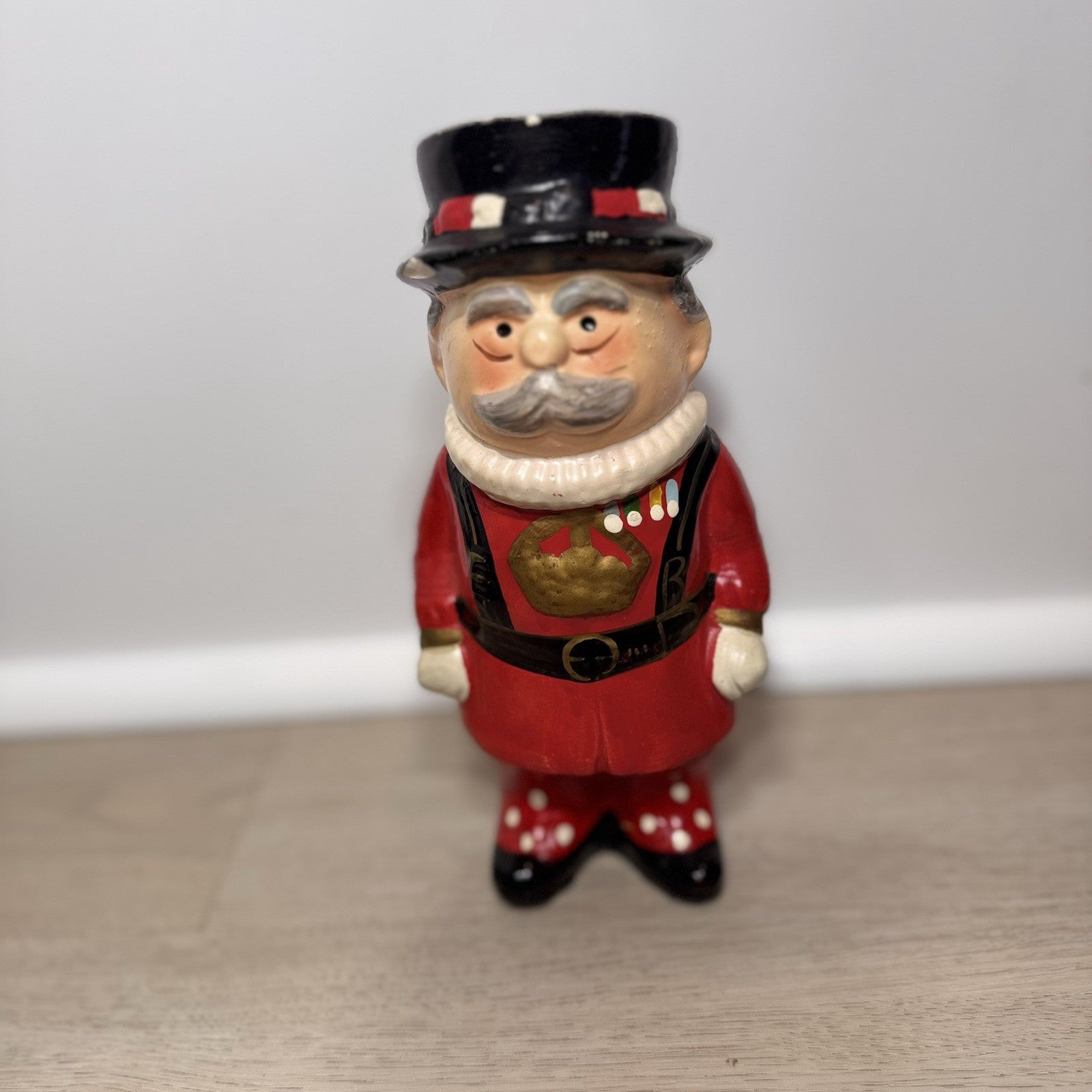 Vintage London Beefeater Yeoman Warder Coin Bank Chalkware Mid Century Souvenir