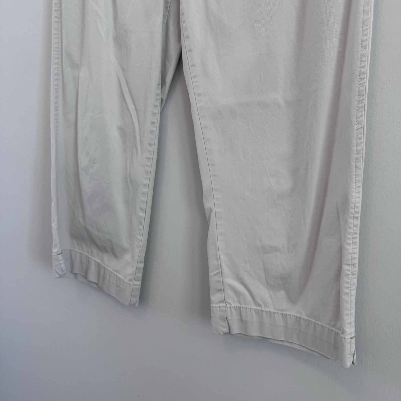 American Eagle Women’s Capri Pants Size 6 Beige Khaki Stretch Chino Crop