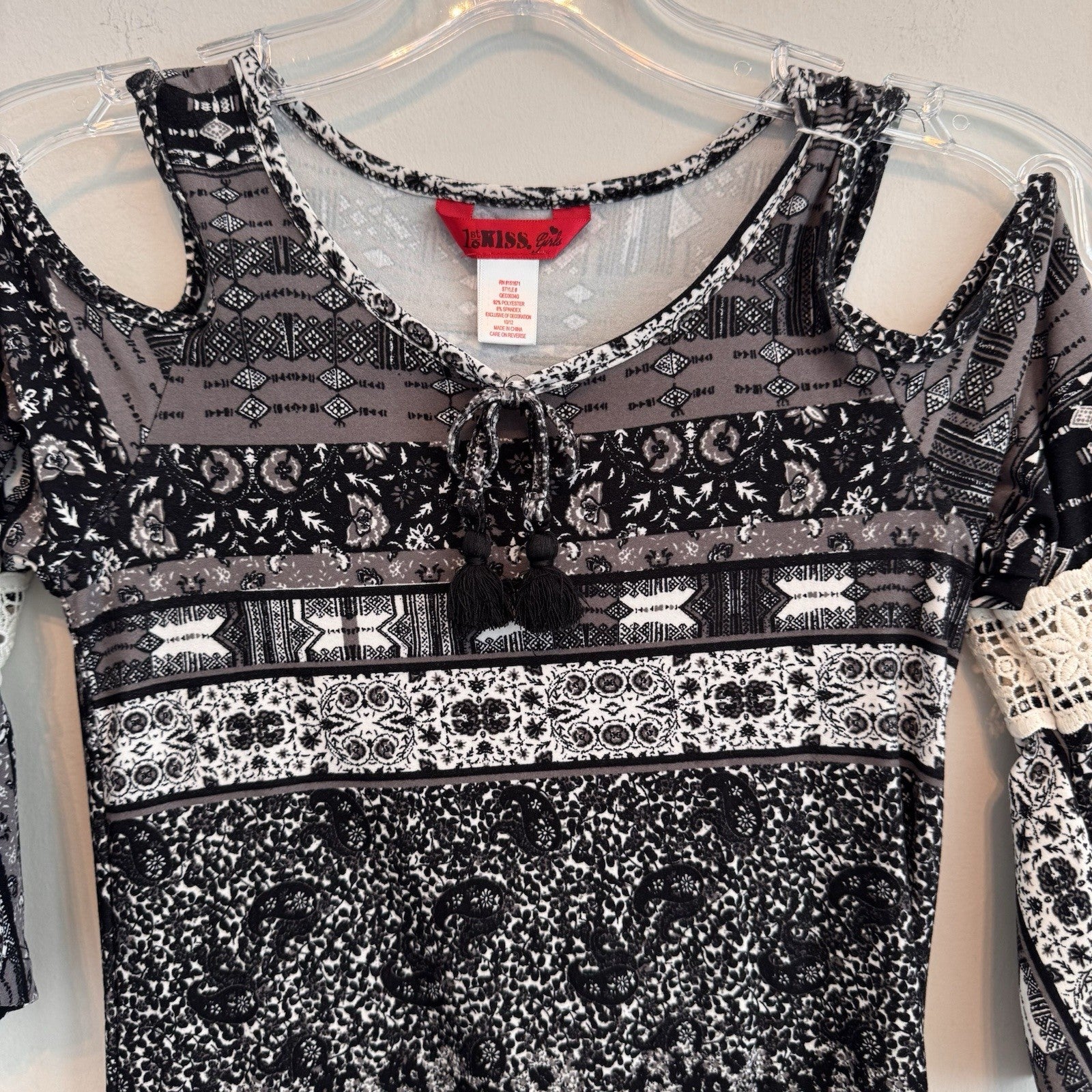 1st Kiss Girls Size 10/12 Cold Shoulder Boho Tunic Top Black White Mixed Pattern