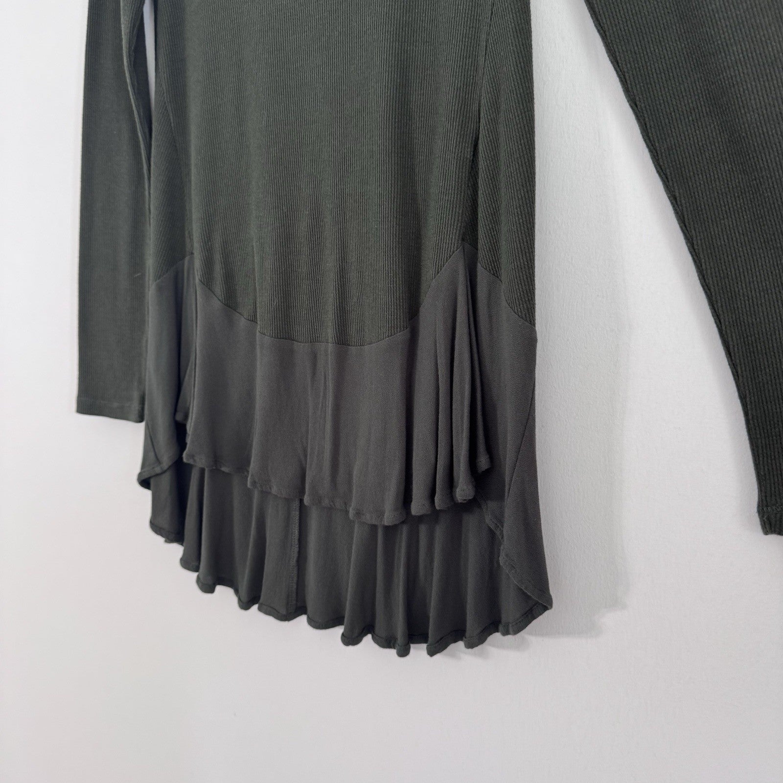 Altar'd State Women's Small Olive Green Ribbed Long Sleeve Top Ruffle Hem Tunic