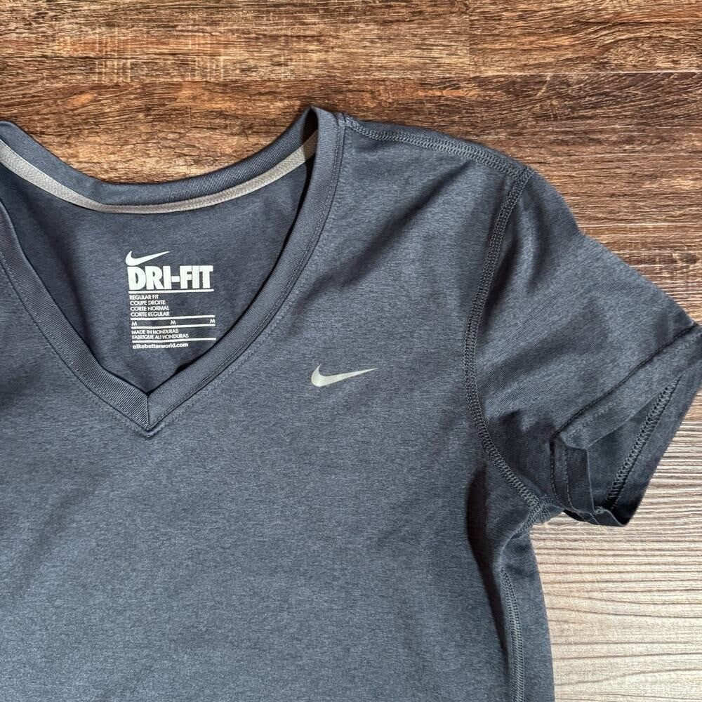 Nike Dri-FIT V-Neck T-Shirt Women's Medium Gray Athletic Activewear HO120509HBB