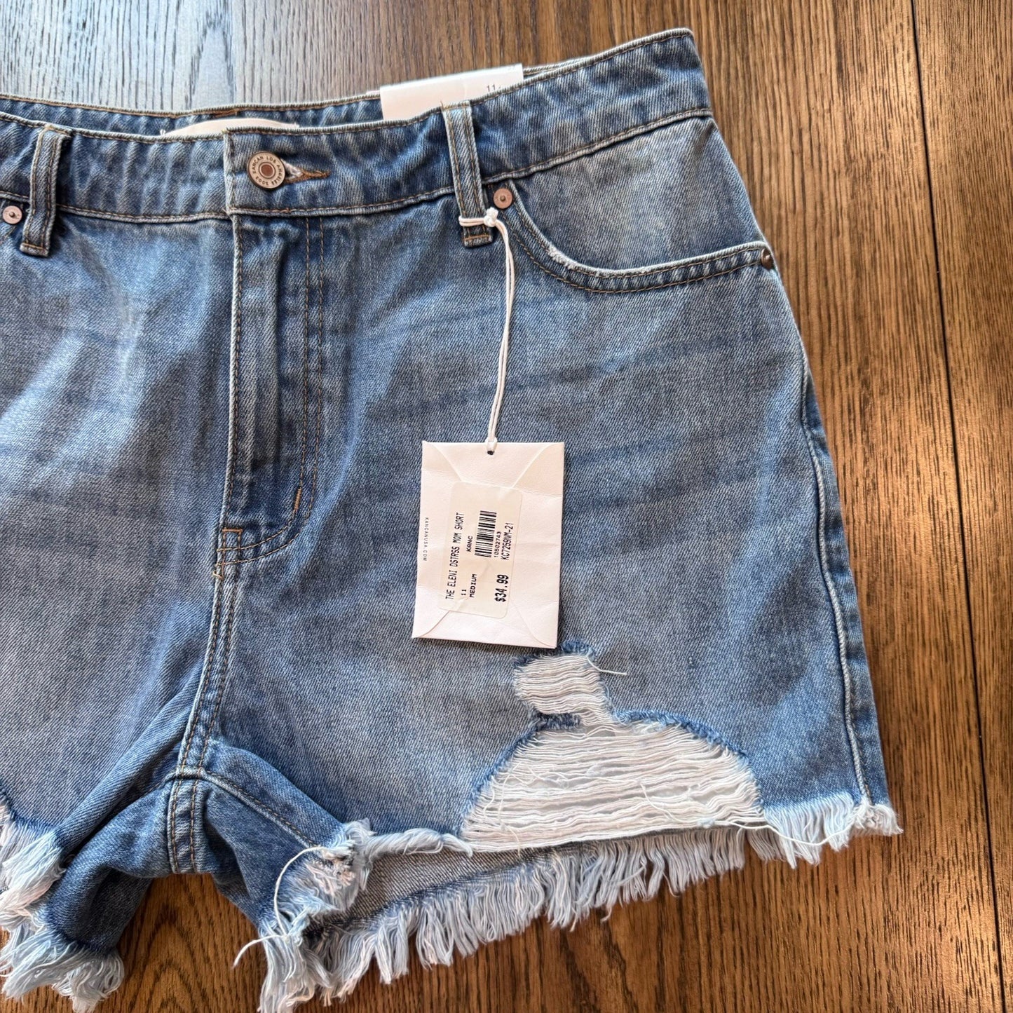 KanCan High Rise Distressed Denim Mom Shorts Size 11/29 Medium Wash Frayed Hem
