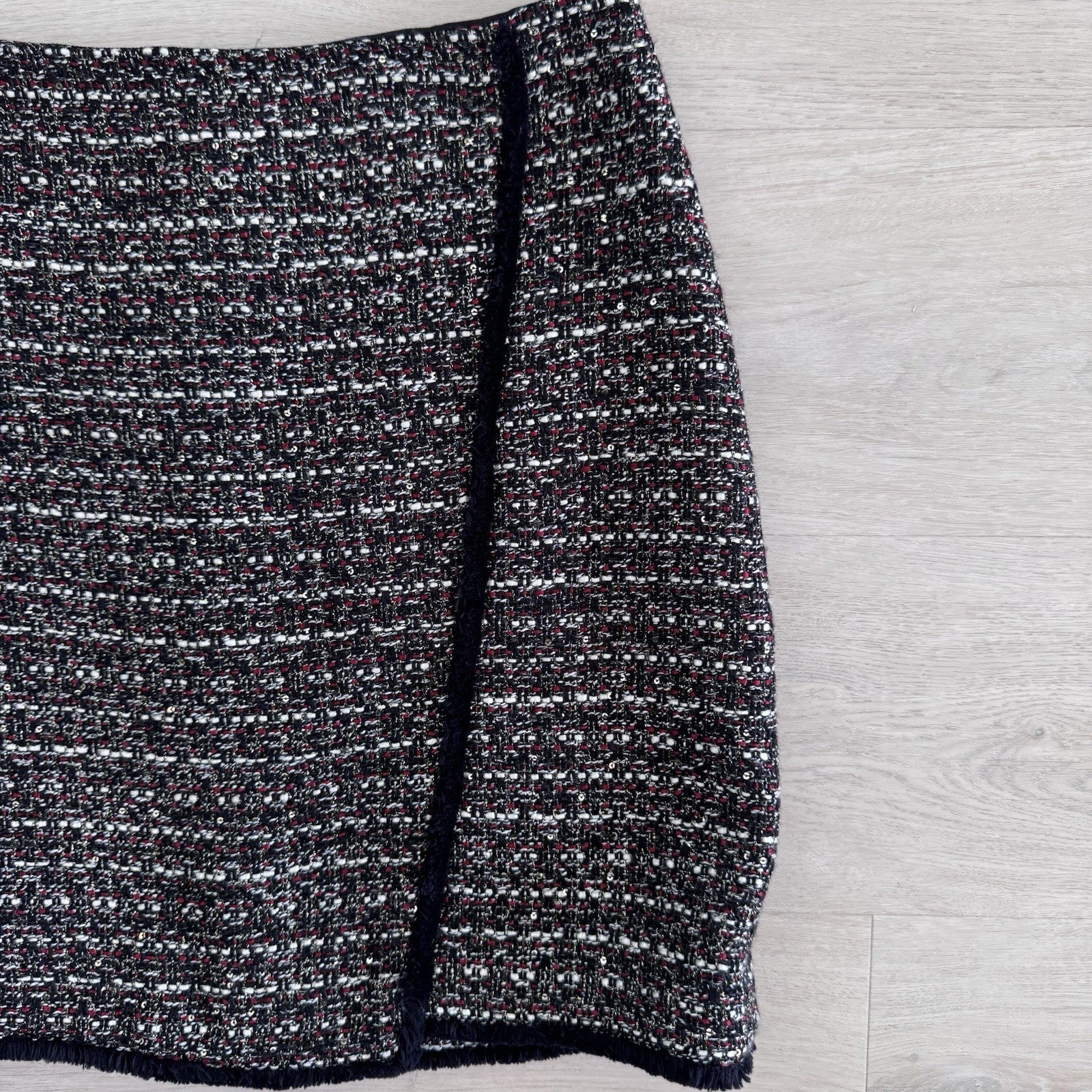 LOFT Tweed Pencil Skirt Size 4 Black Red White Fringe Trim Lined