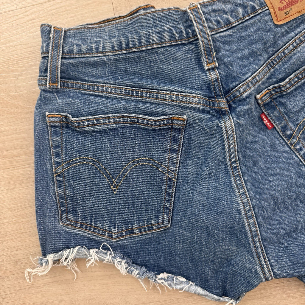 Levi’s Women’s 501 Cut Off Shorts W27 Button Fly Raw Hem Denim