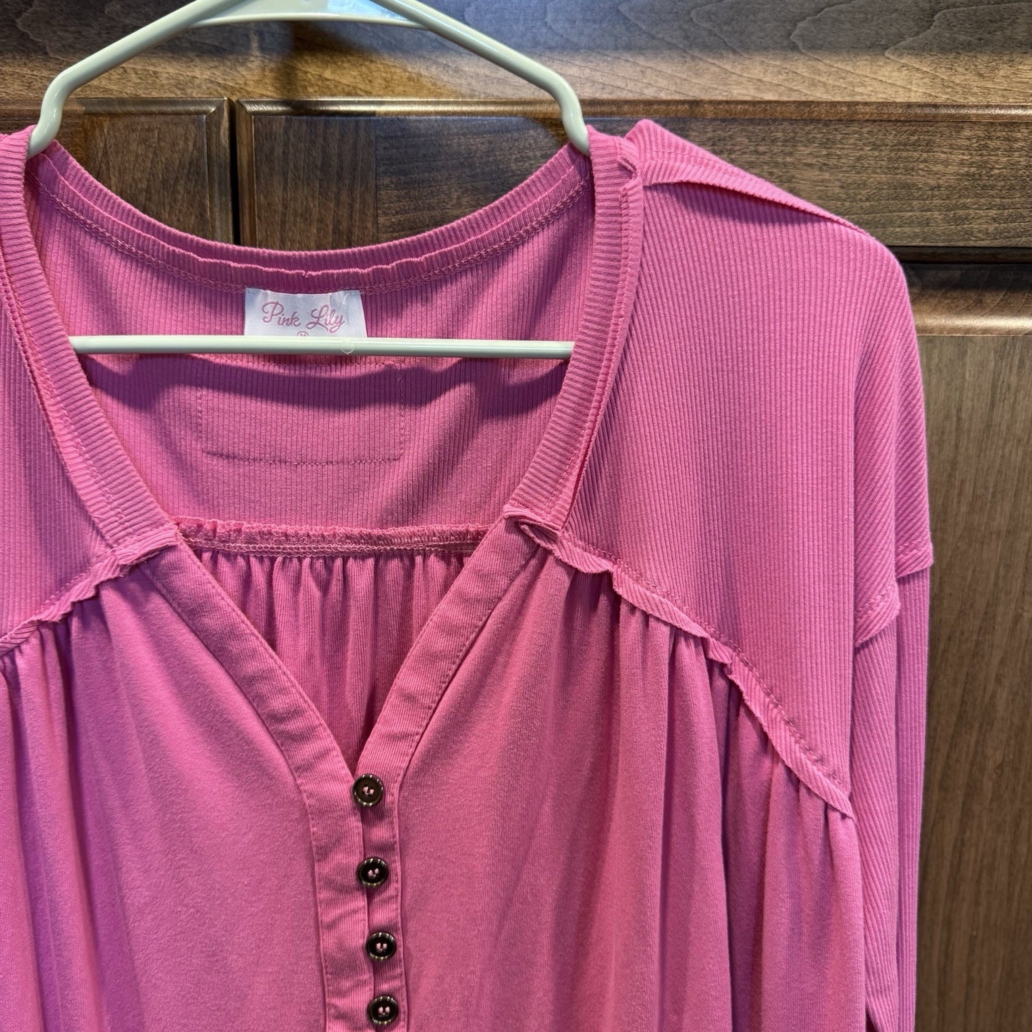 Pink Lily Henley Top Size Medium Pink Long Sleeve Button Front Stretch Casual