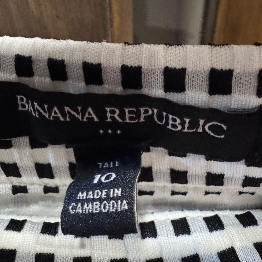 Banana Republic Flounce Hem Skirt | Gingham Texture | Size 10 Tall