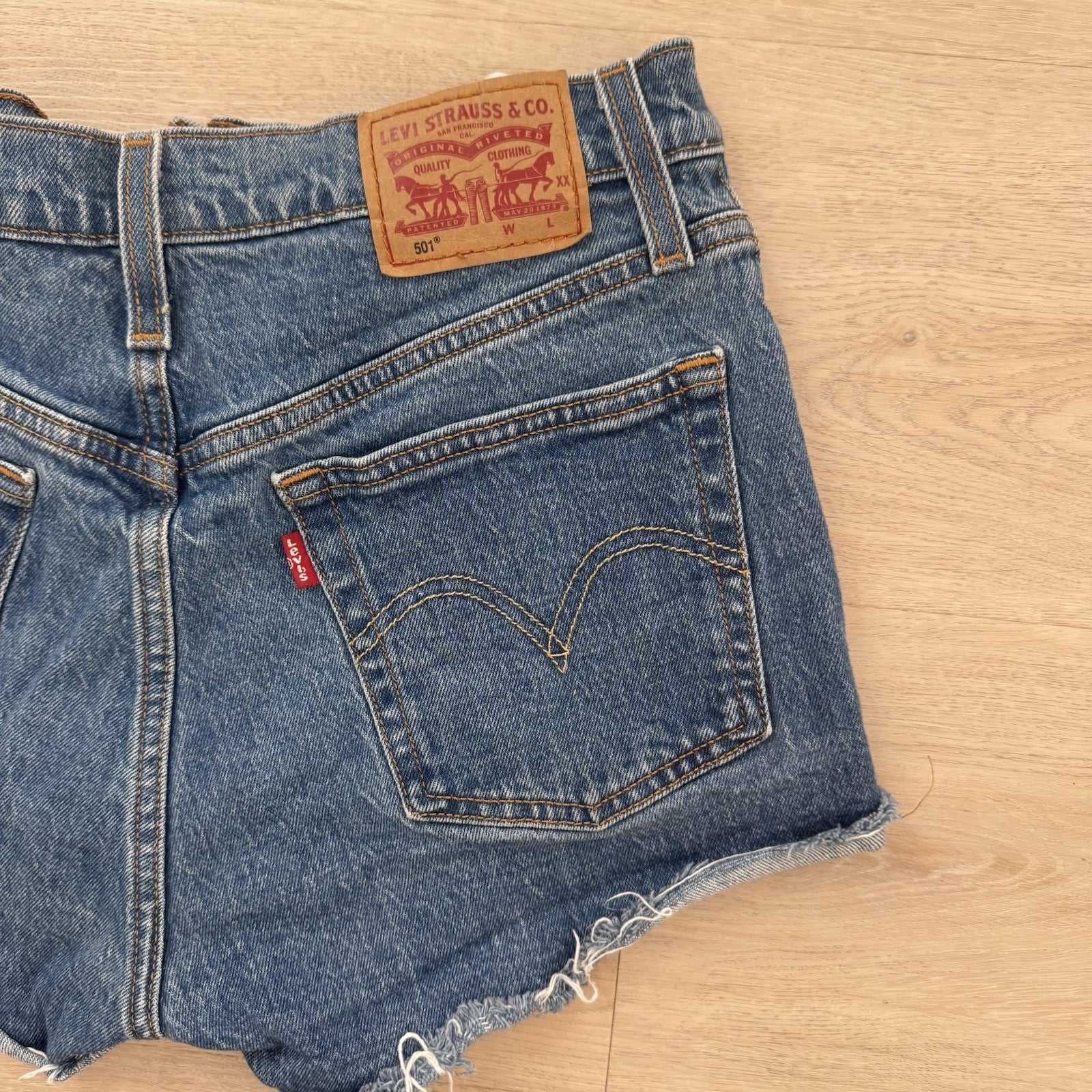 Levi’s Women’s 501 Cut Off Shorts W27 Button Fly Raw Hem Denim