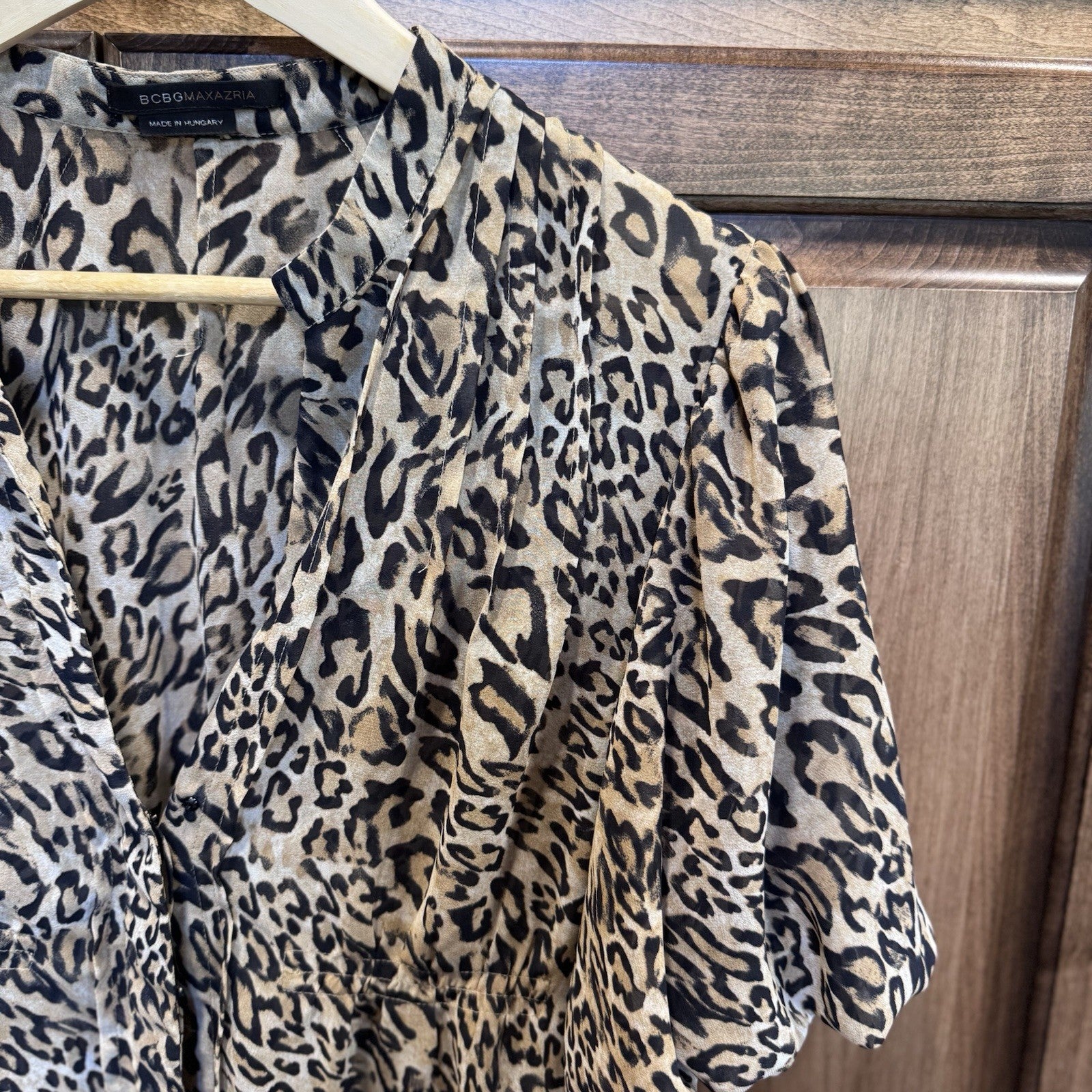 BCBGMAXAZRIA Leopard Print Blouse Short Sleeve Button Down Top Sz S