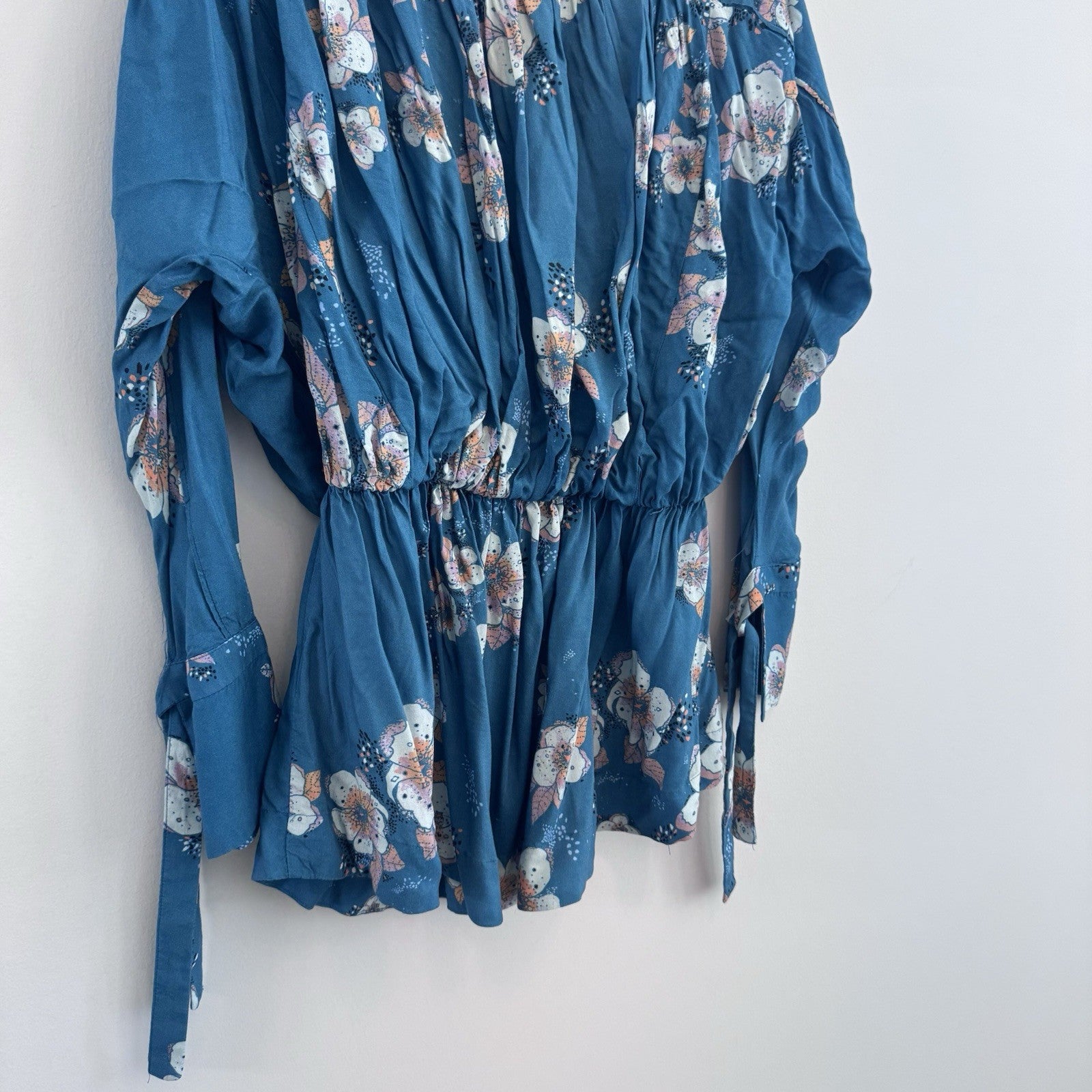 Free People We The Free XS Blue Floral Boho Mini Dress Bell Sleeve Rayon Womens