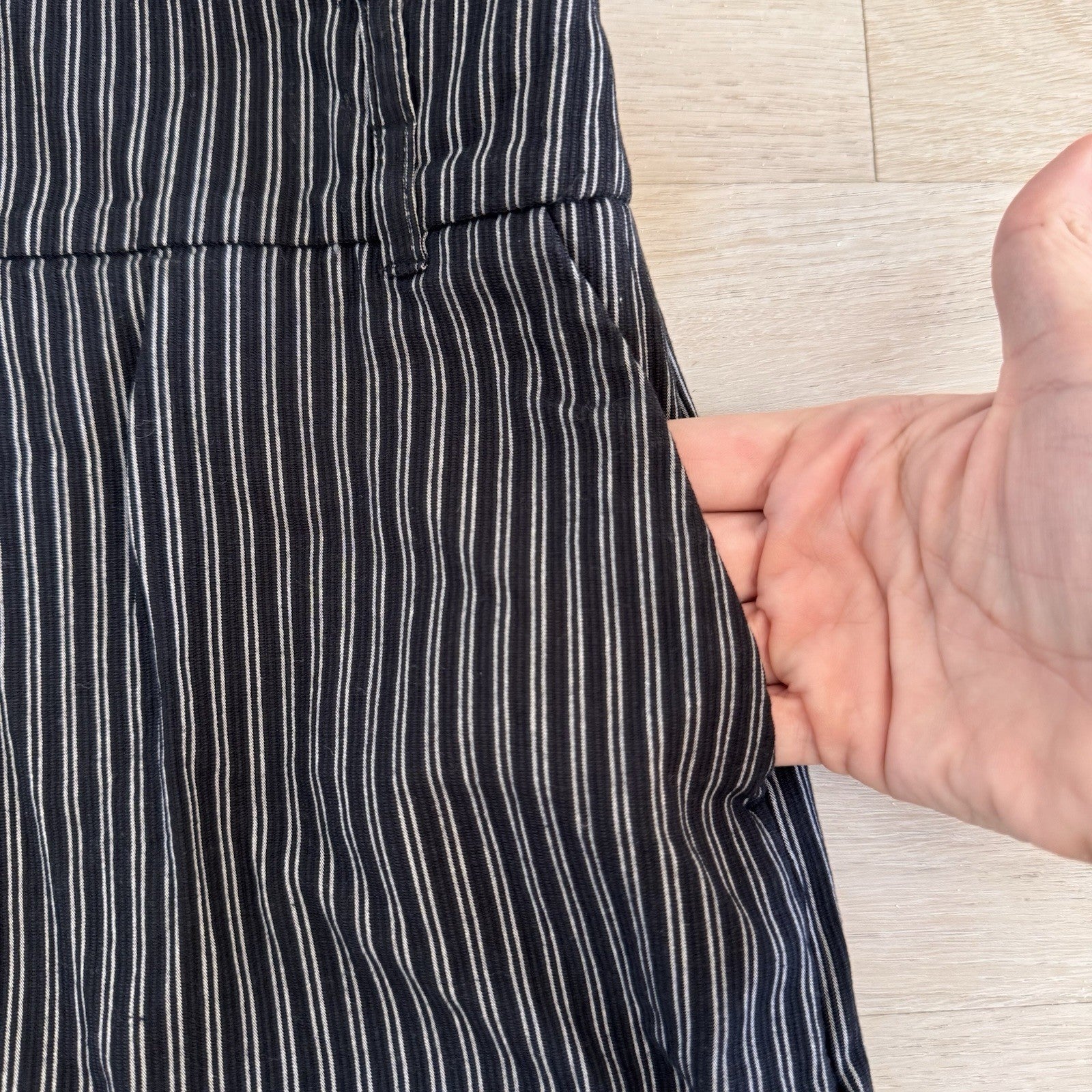 Apostrophe Stretch Pinstripe Pencil Skirt Size 10 Black White Women’s