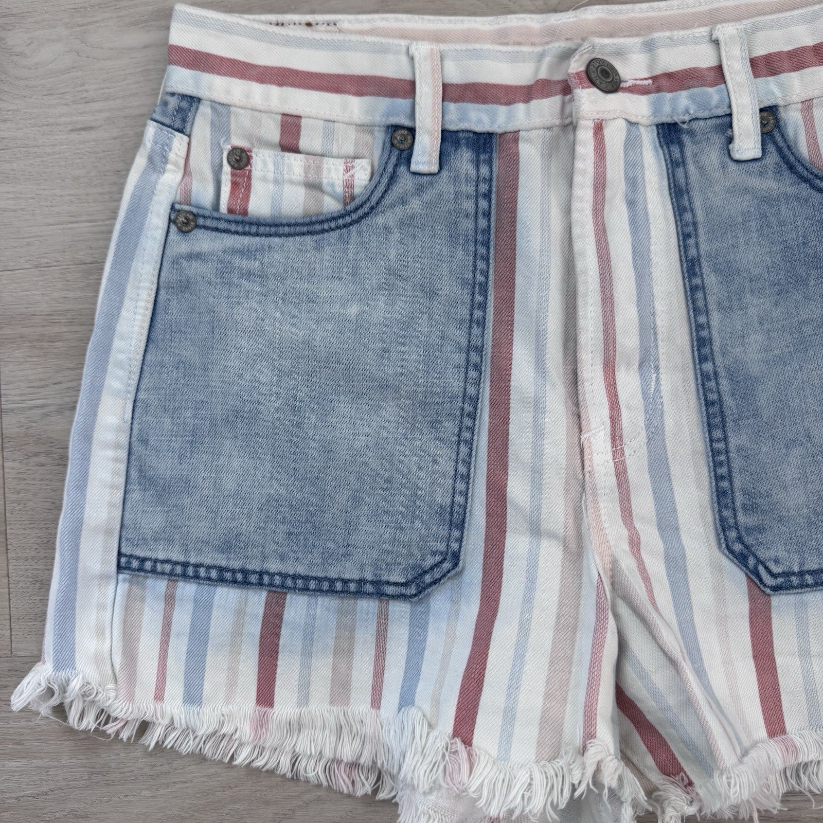 American Eagle Mom Shorts Women’s 4 Y2K Stripe Denim Frayed Raw Hem