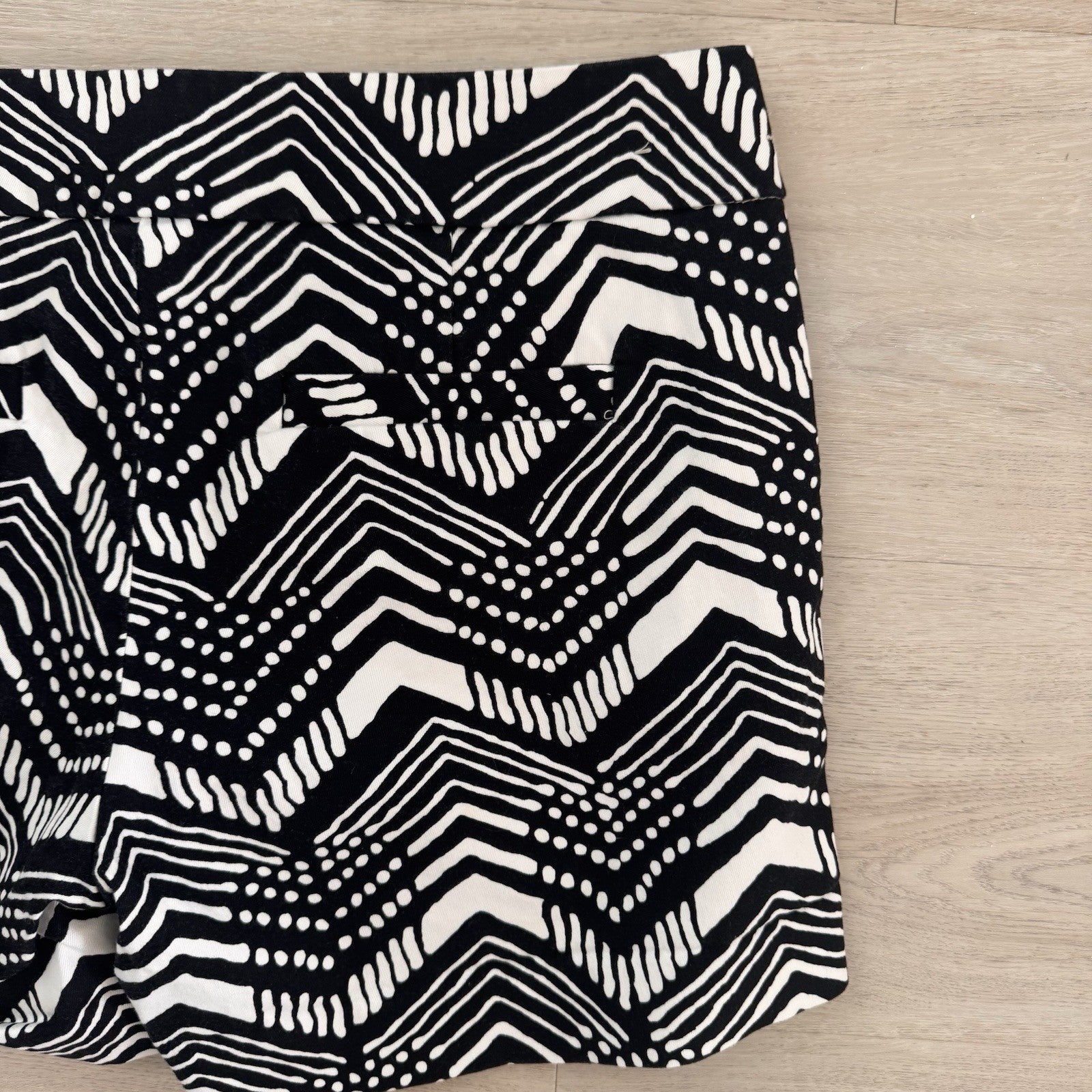 J.Crew Women’s Black White Geometric Stretch Shorts Size 6 Preppy Chic