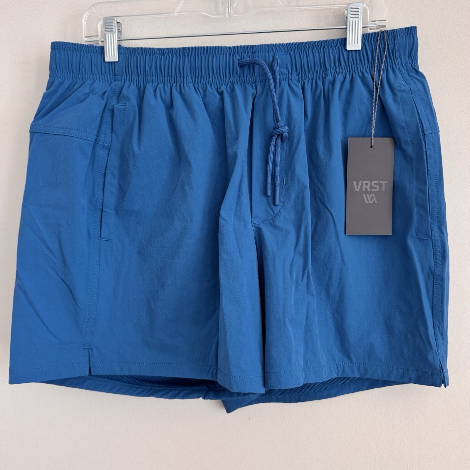 VRST Men's 5" Everyday Short Blue Tide Size Large NWT Relaxed Fit Athletic Gym