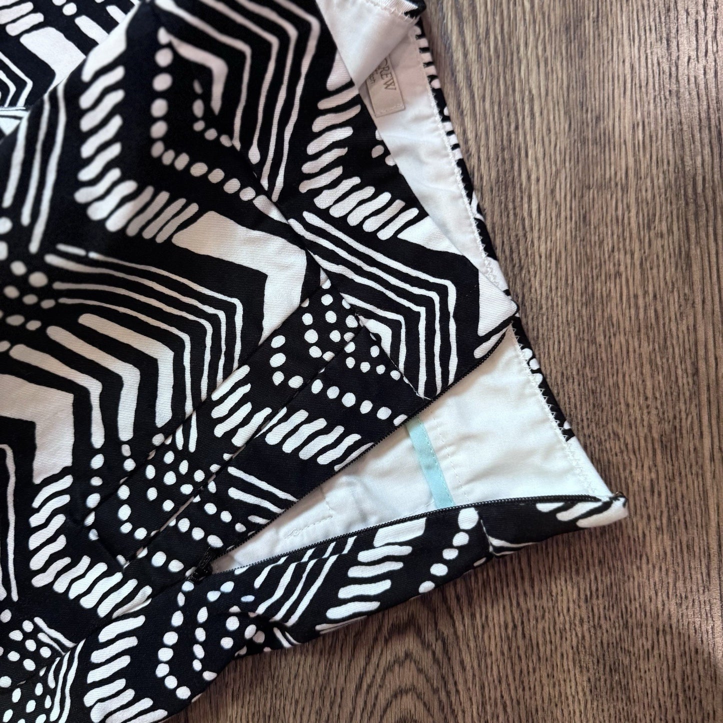 J.Crew Stretch Black White Geometric Print Shorts Size 6 Womens Mid Rise