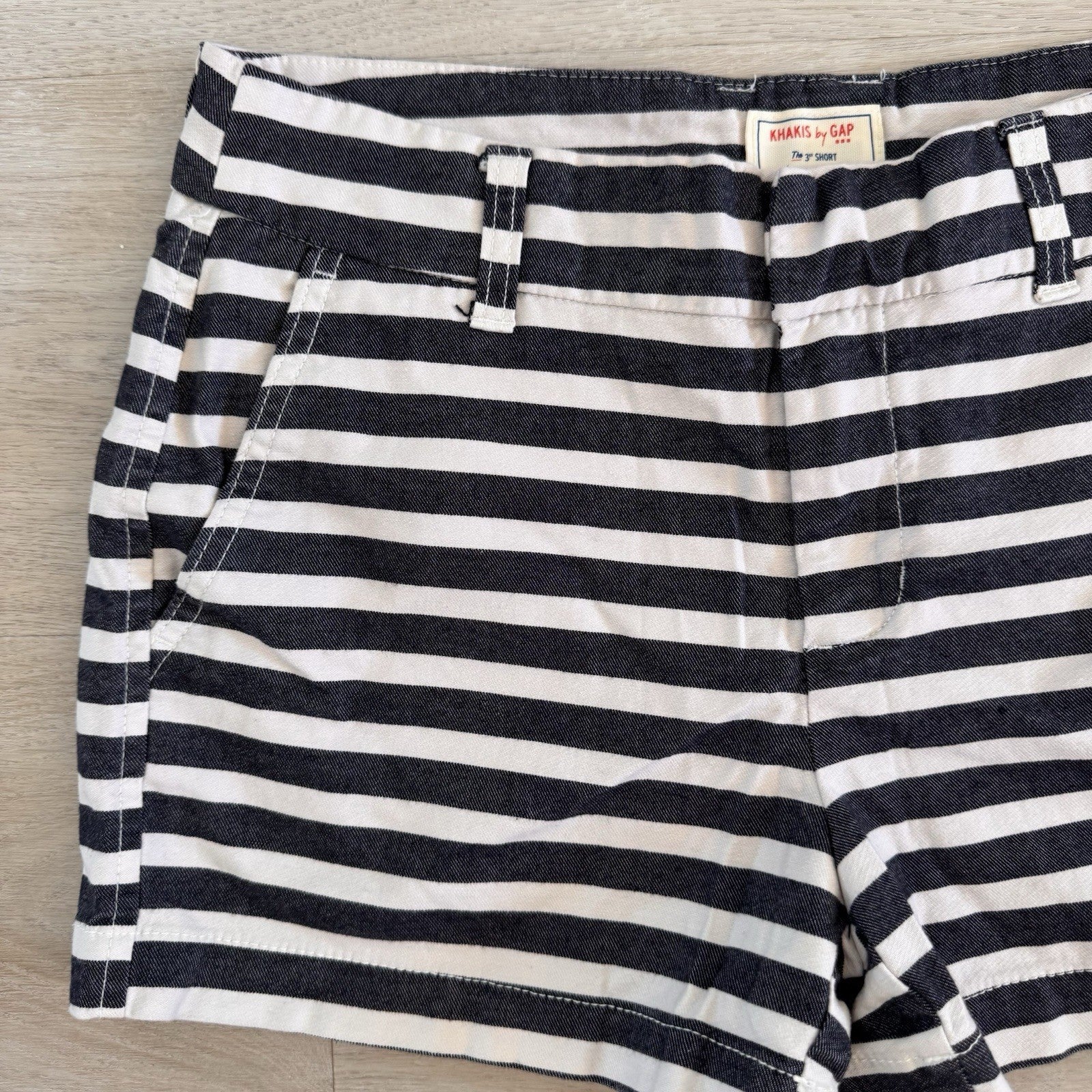 GAP Khakis 3” Stripe Shorts US 0 Black White Stretch Nautical Preppy Women’s