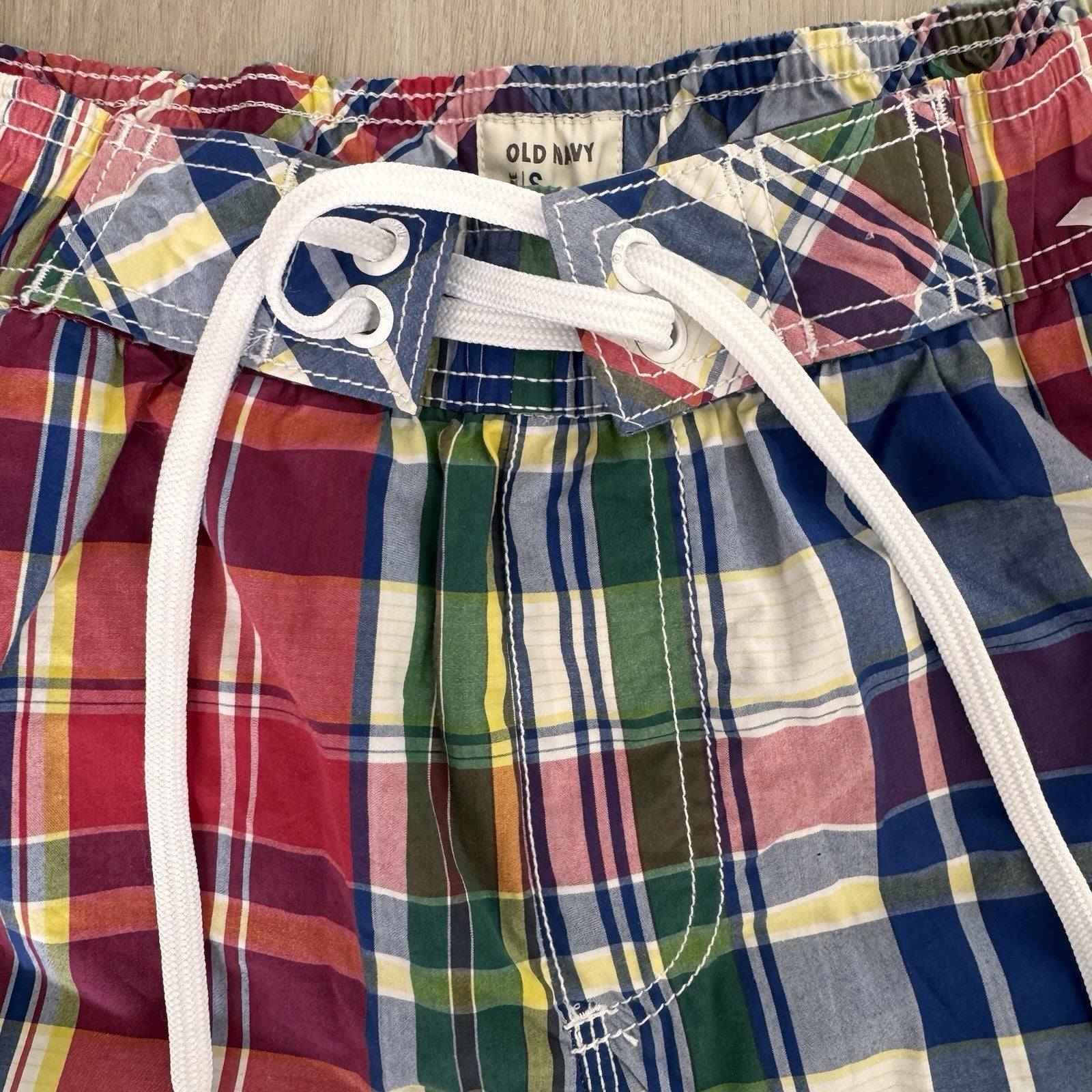 Old Navy Men’s Small Swim Trunks NWT Rainbow Plaid Madras Mesh Lined 2011