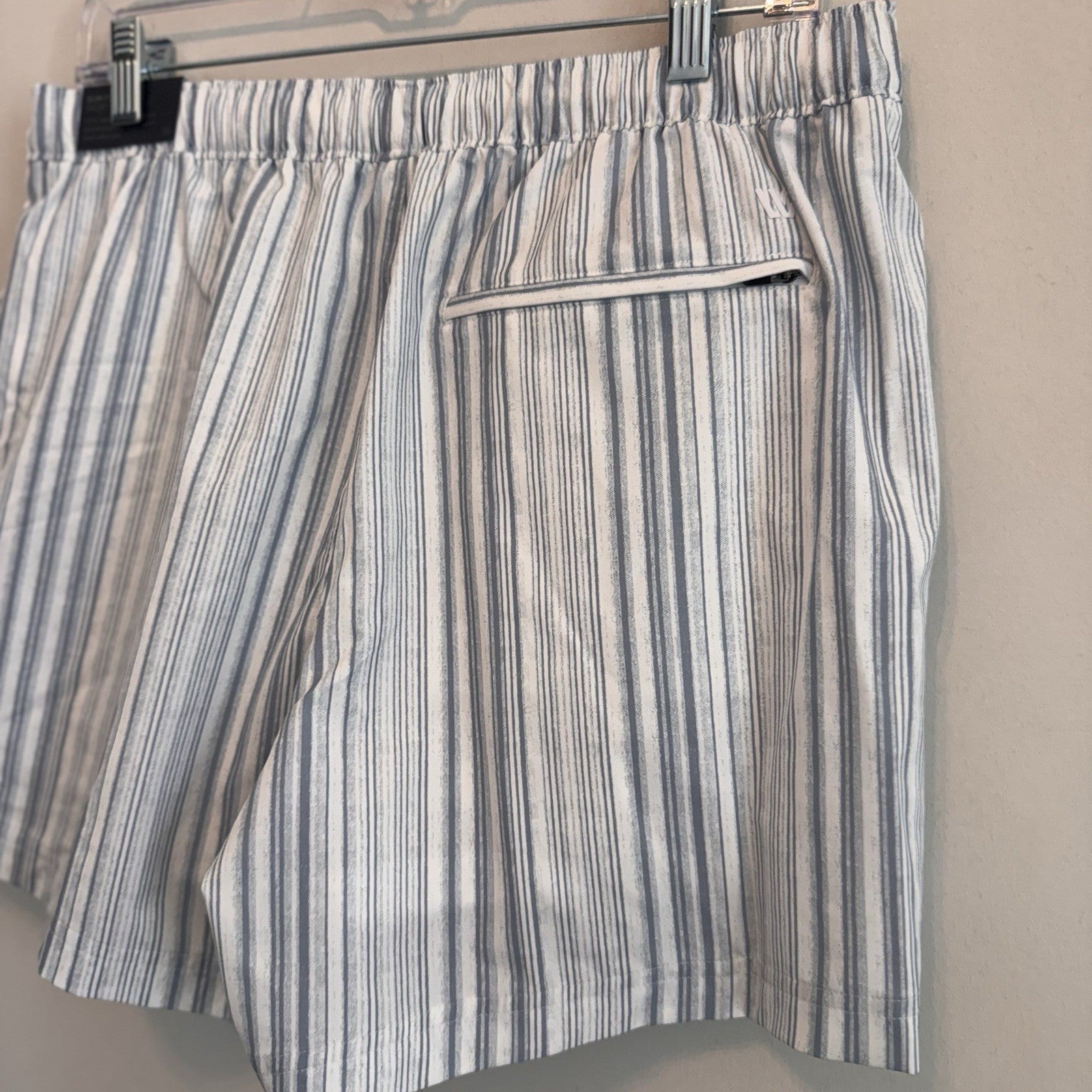 VRST Men’s 5” Resort Short Muted Denim Calm Stripe Medium NWT Quick Dry UPF 50+