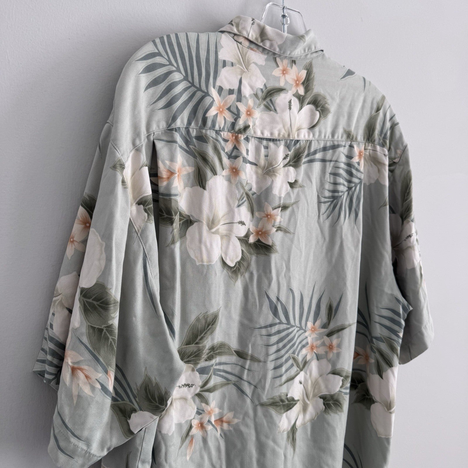 Tommy Bahama Silk Hawaiian Shirt Mens Medium Green Floral Tropical