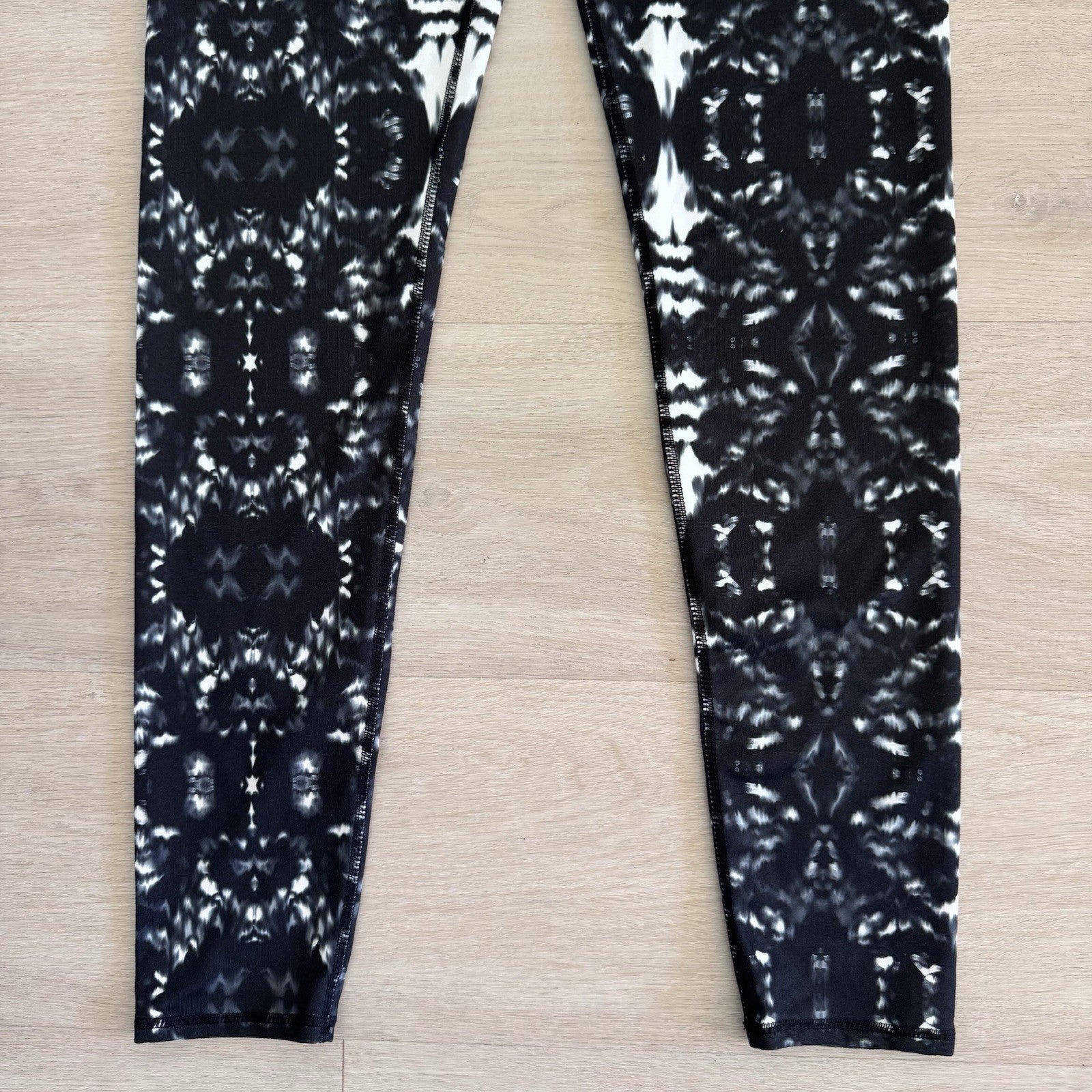 Fabletics High Rise Leggings Small Black White Abstract Print Activewear