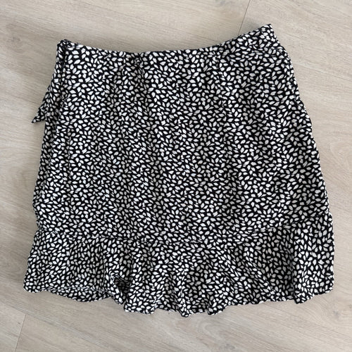 Abercrombie Fitch Wrap Skirt M Black White Floral Y2K Ruffle Hem