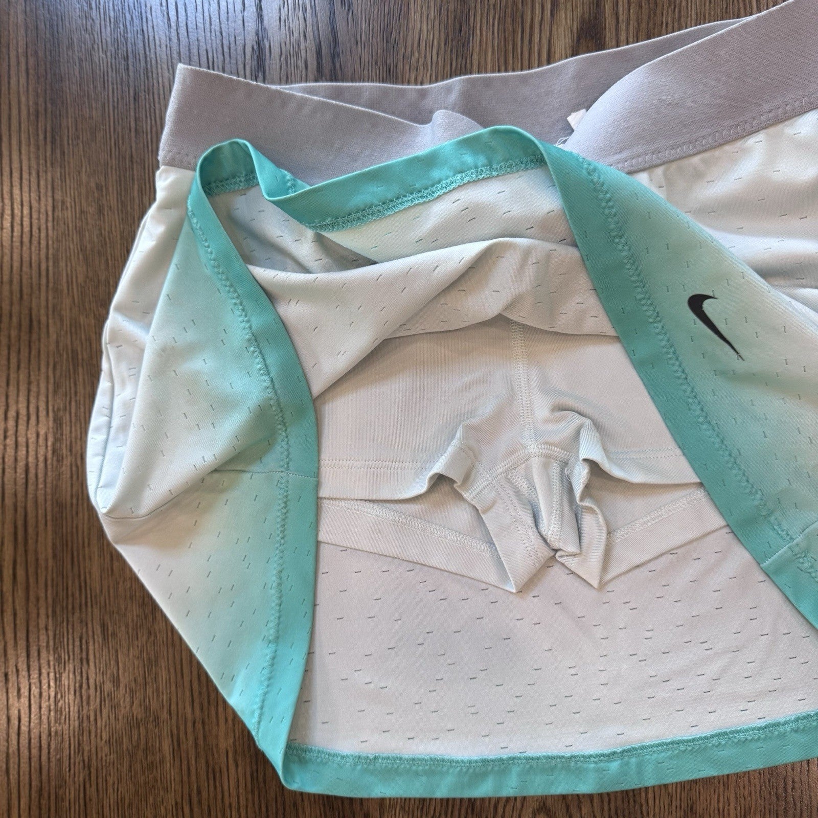 Nike Dri-Fit Women’s Tennis Skirt Size XL Built-In Shorts Ombre Aqua White Skort