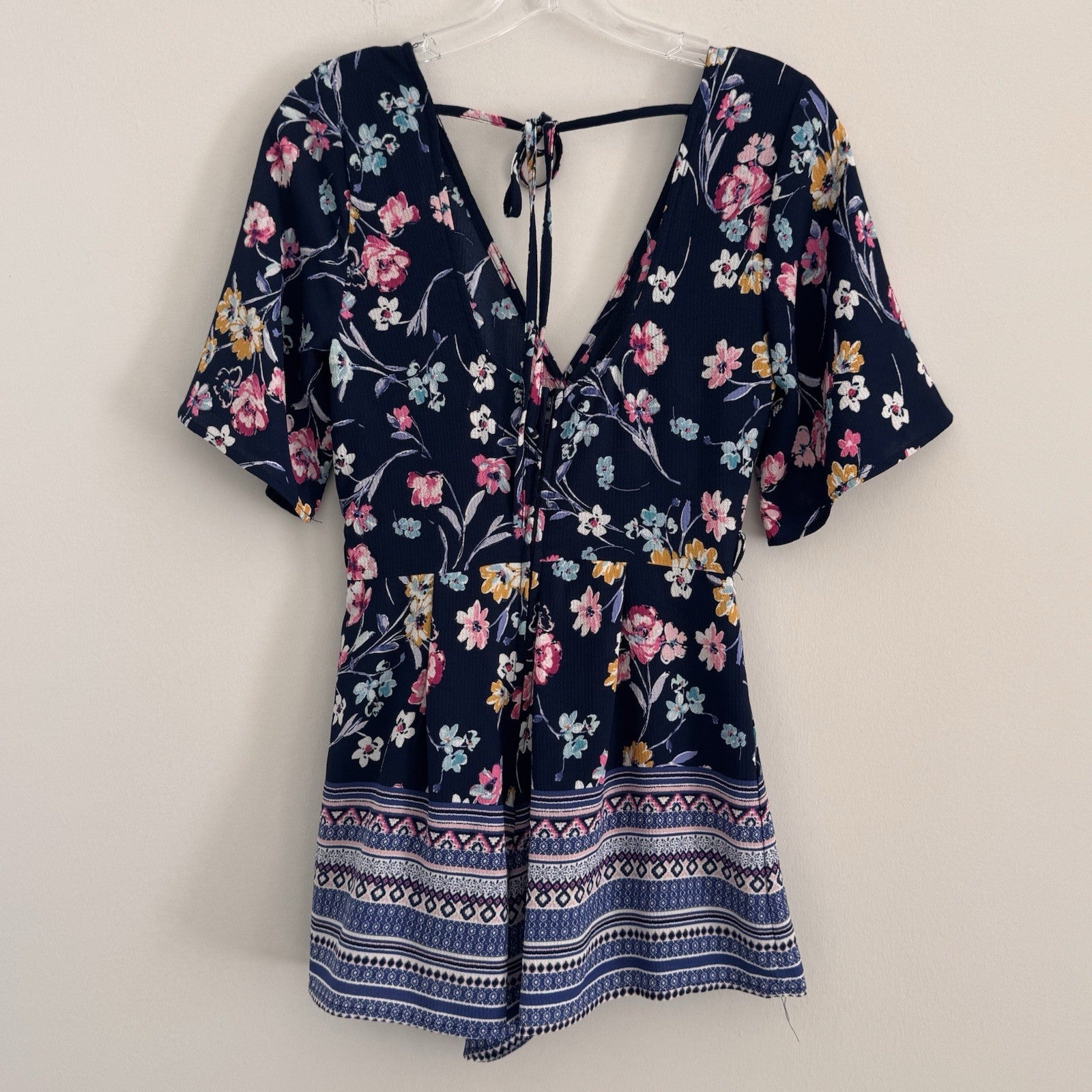 Francesca Blue Rain Floral Romper Women's Size XS Navy Blue V-Neck Boho Tie