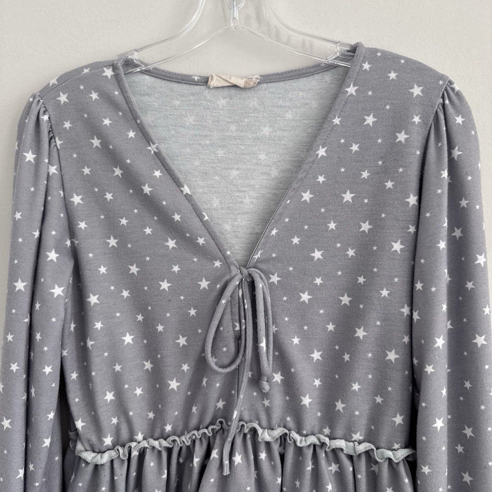 Altar'd State Womens BOHO Star Print Peplum Top Small Gray Tie Neck Puff Sleeve