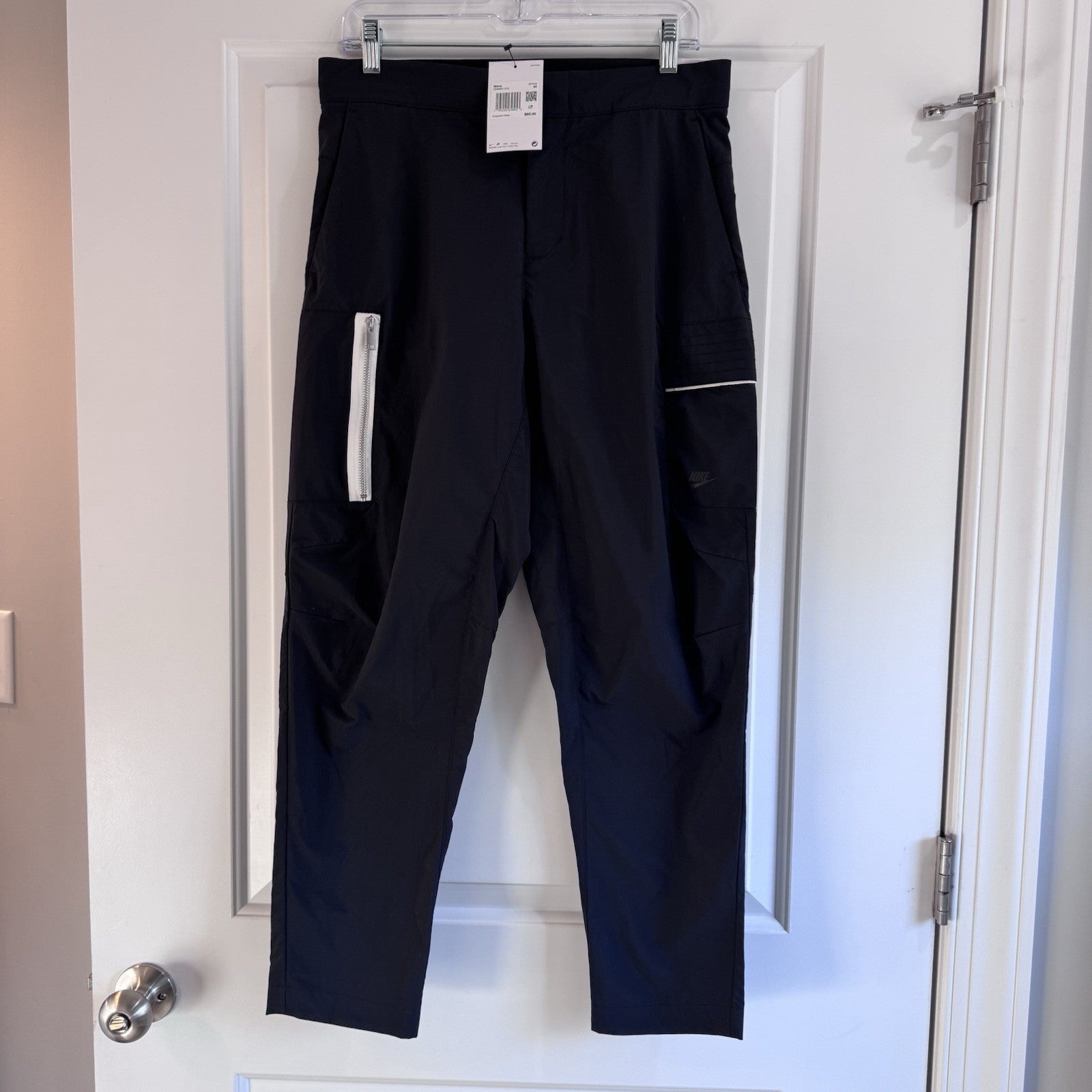 Nike Mens Pants Size 30 Black Taper Leg Standard Fit Cargo Zip Pockets NWT $85