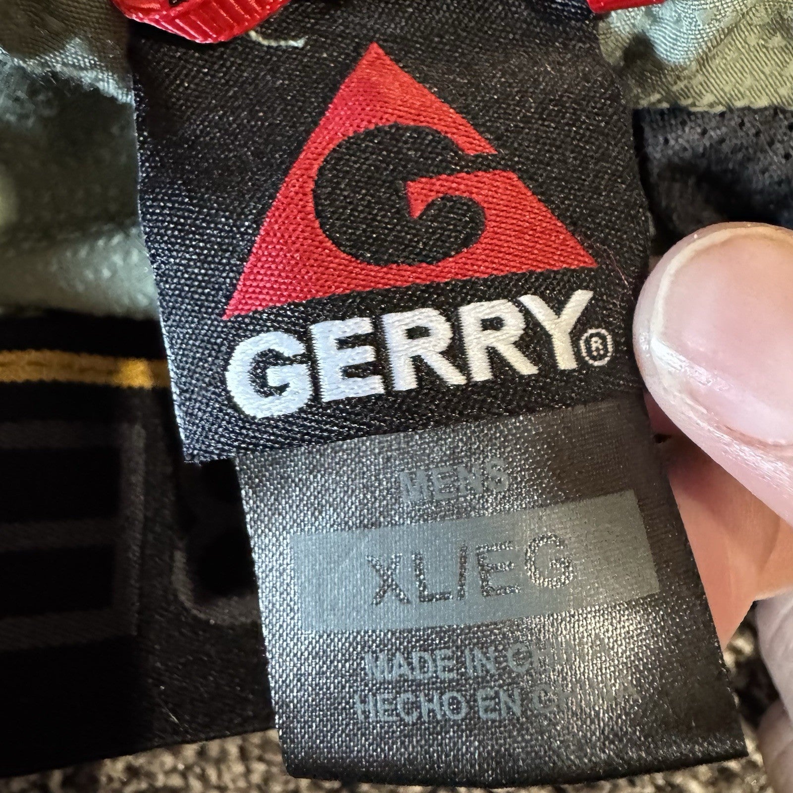 Gerry Men’s XL Cargo Hiking Shorts Green Zip Pockets Stretch Quick Dry Outdoor